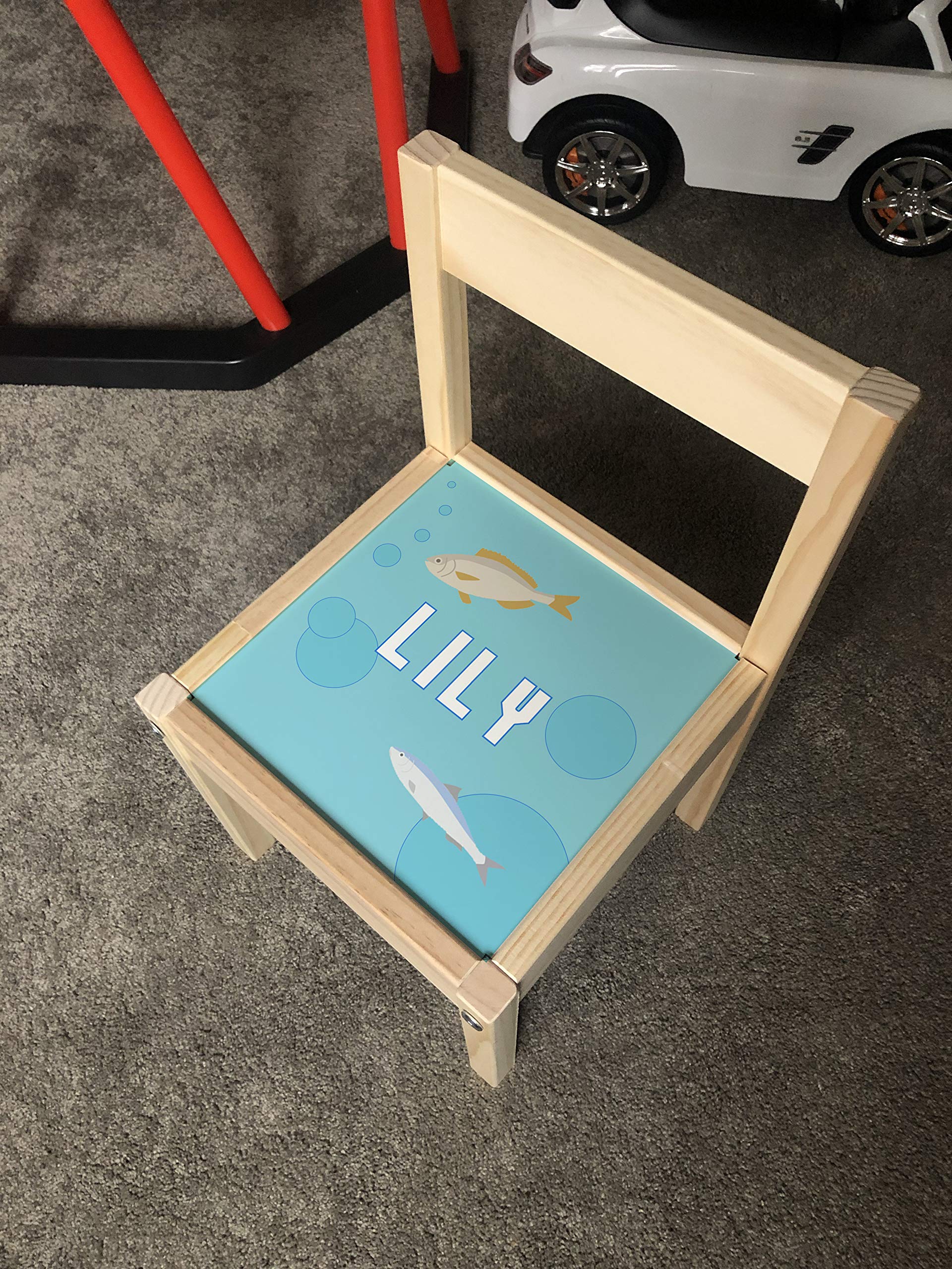 MakeThisMine - Tavolo per bambini e 1 sedia Ikea Lattice in legno con nome inciso Scuba Subacquea Vacanze Spiaggia stampato Play Desk Set bambini ragazze amici ragazzi famiglia