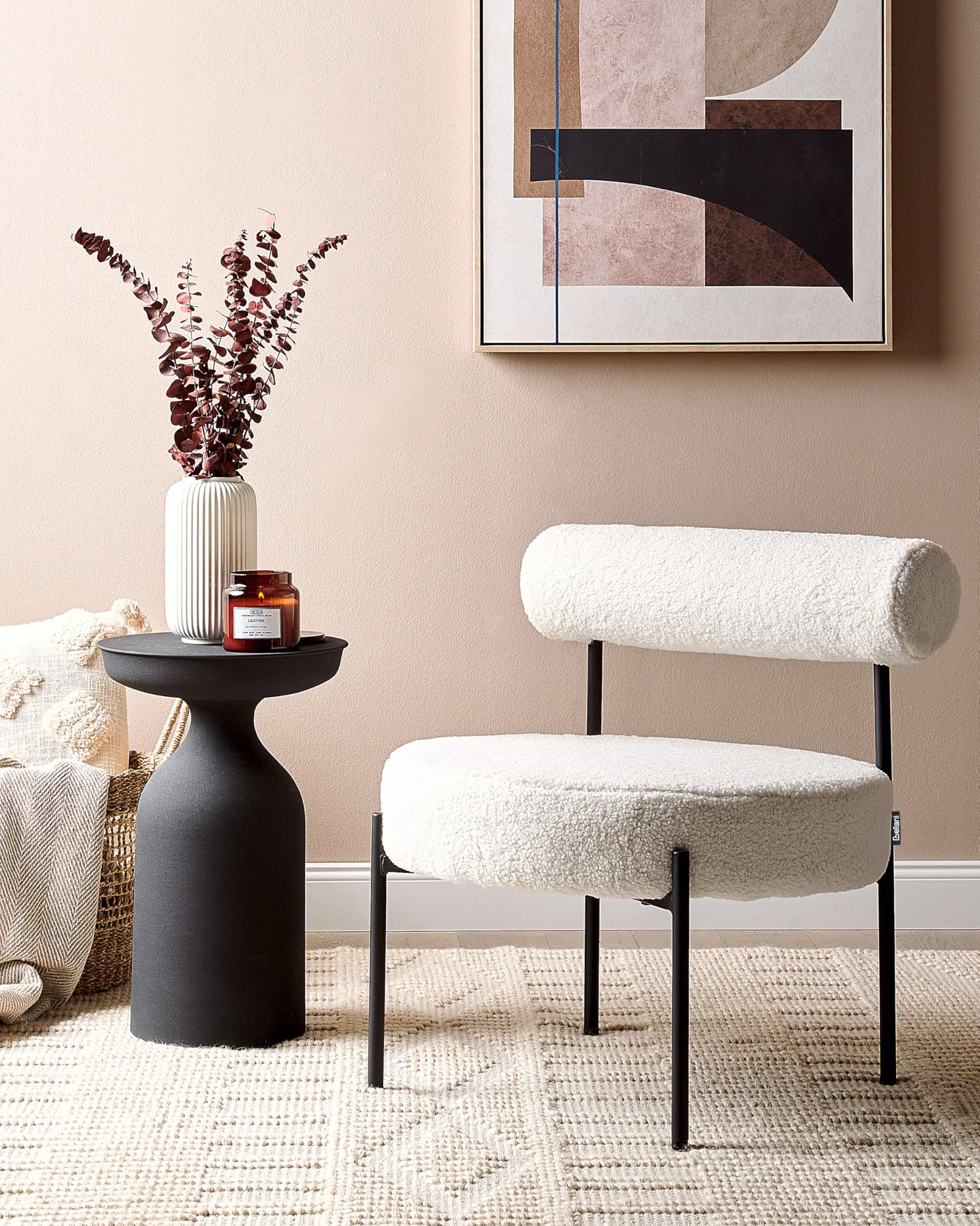 Sessel rund Bouclé weiß niedrige Lehne schwarze Metallbeine Retro Alpha