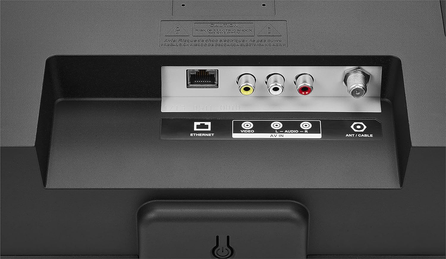 Крупний план нижніх вхідних портів на телевізорі Insignia Fire, включаючи Ethernet, AV та антену