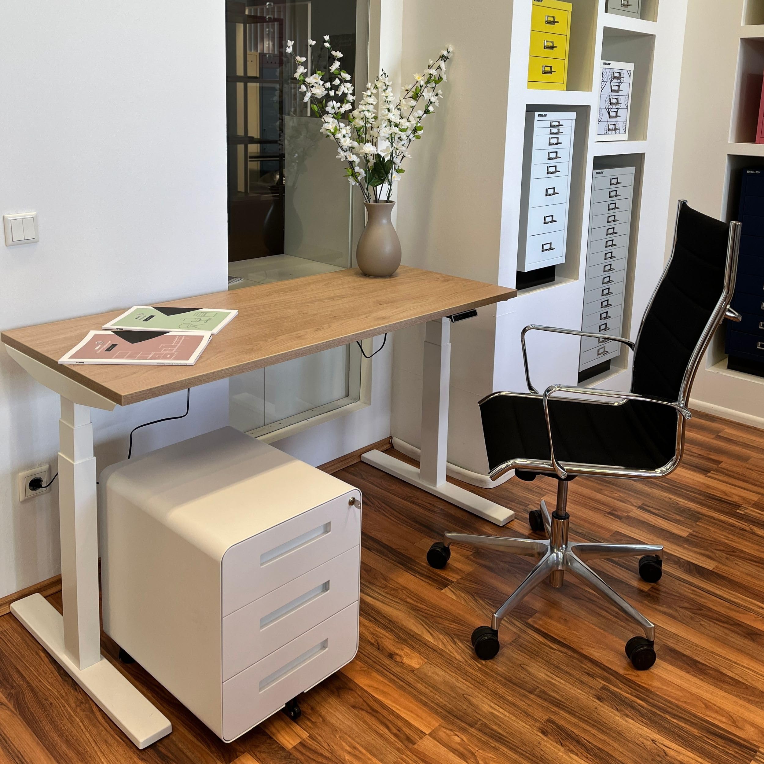 Bisley EasyRoll Rollcontainer mit 3 Schubladen, Container abschließbar aus Metall in schwarz - Rollwagen für's Büro als Schreibtisch Unterschrank, Bürocontainer od. Schreibtischcontainer