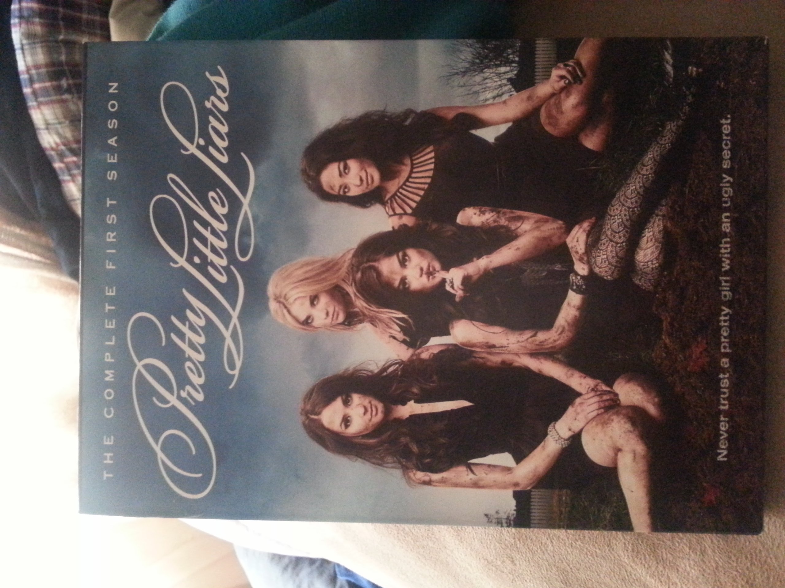 Pretty Little Liars: The Complete First Season [DVD]