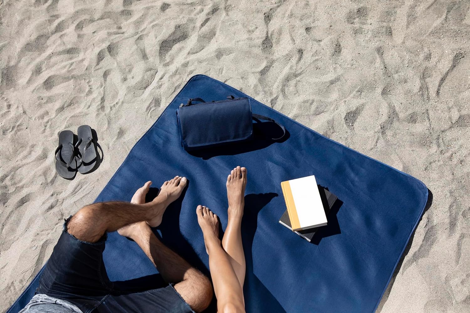 PICNIC TIME Star Wars R2-D2 Blanket Tote Outdoor Picnic Blanket, Beach Blanket, Camping Blanket, (Navy Blue with Black Flap)