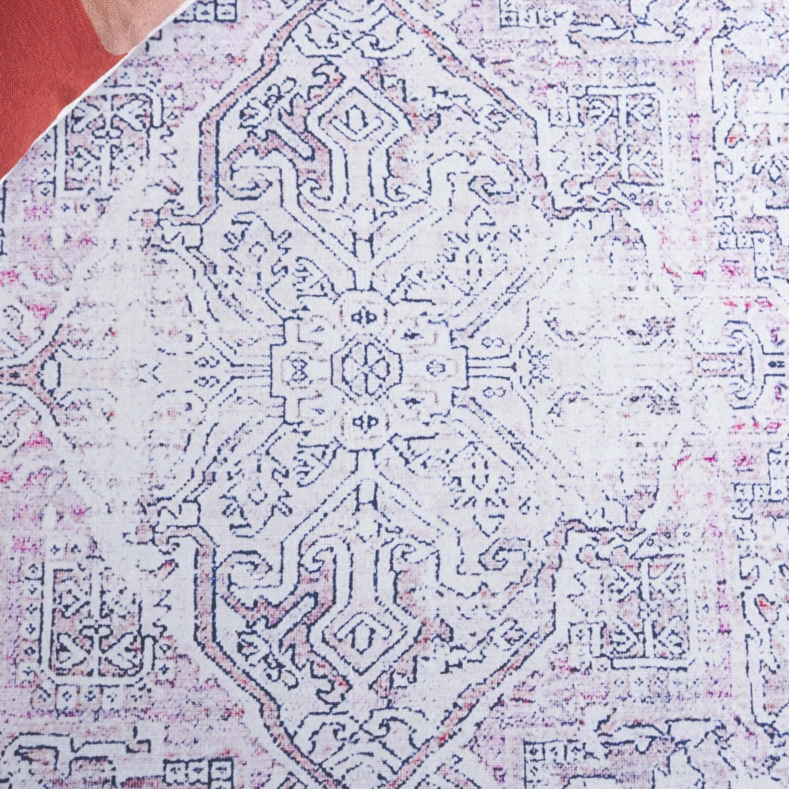 SAFAVIEH Tapis de Sol Vieilli Rug Idéal pour Les Zones à Fort Passage - Lavable en Machine et Antidérapant - Arizona Collection, Tapis à Poil Court, in Rose et Beige, 91 X 152 cm