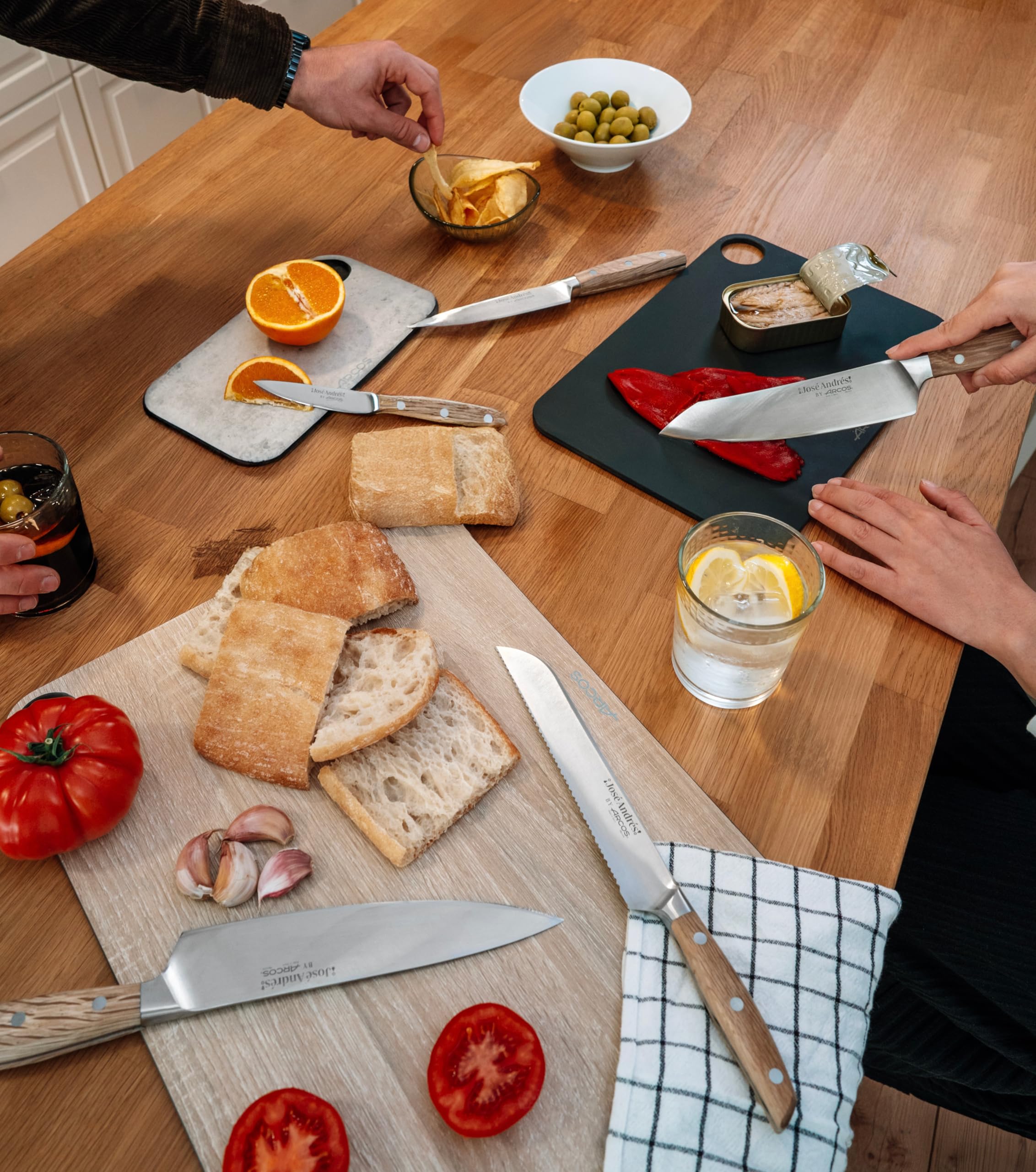 Arcos by Chef José Andrés - Coltello da pane da 20 cm per pane artigianali e prodotti da panetteria, lama forgiata in acciaio inox Nitrum con bordo in seta, manico ergonomico in legno di incina