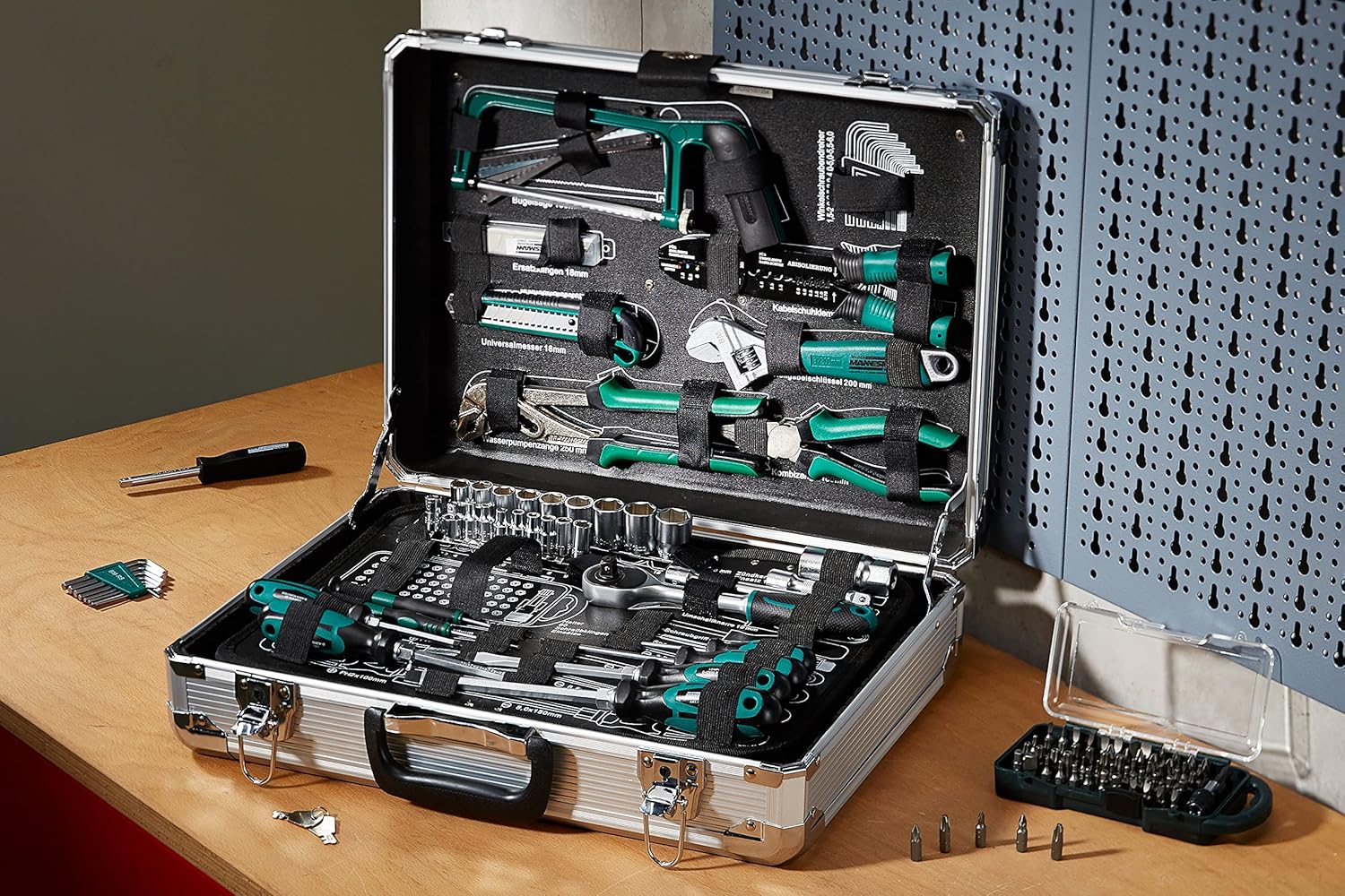 Maletín de herramientas Mannesmann con 124 piezas por 76,58€ ¡¡23% de descuento!!
