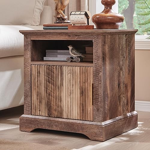 Mesita de noche acanalada con estación de carga, mesa auxiliar moderna grande de 22 pulgadas, mesa auxiliar de madera con estante abierto y mesa