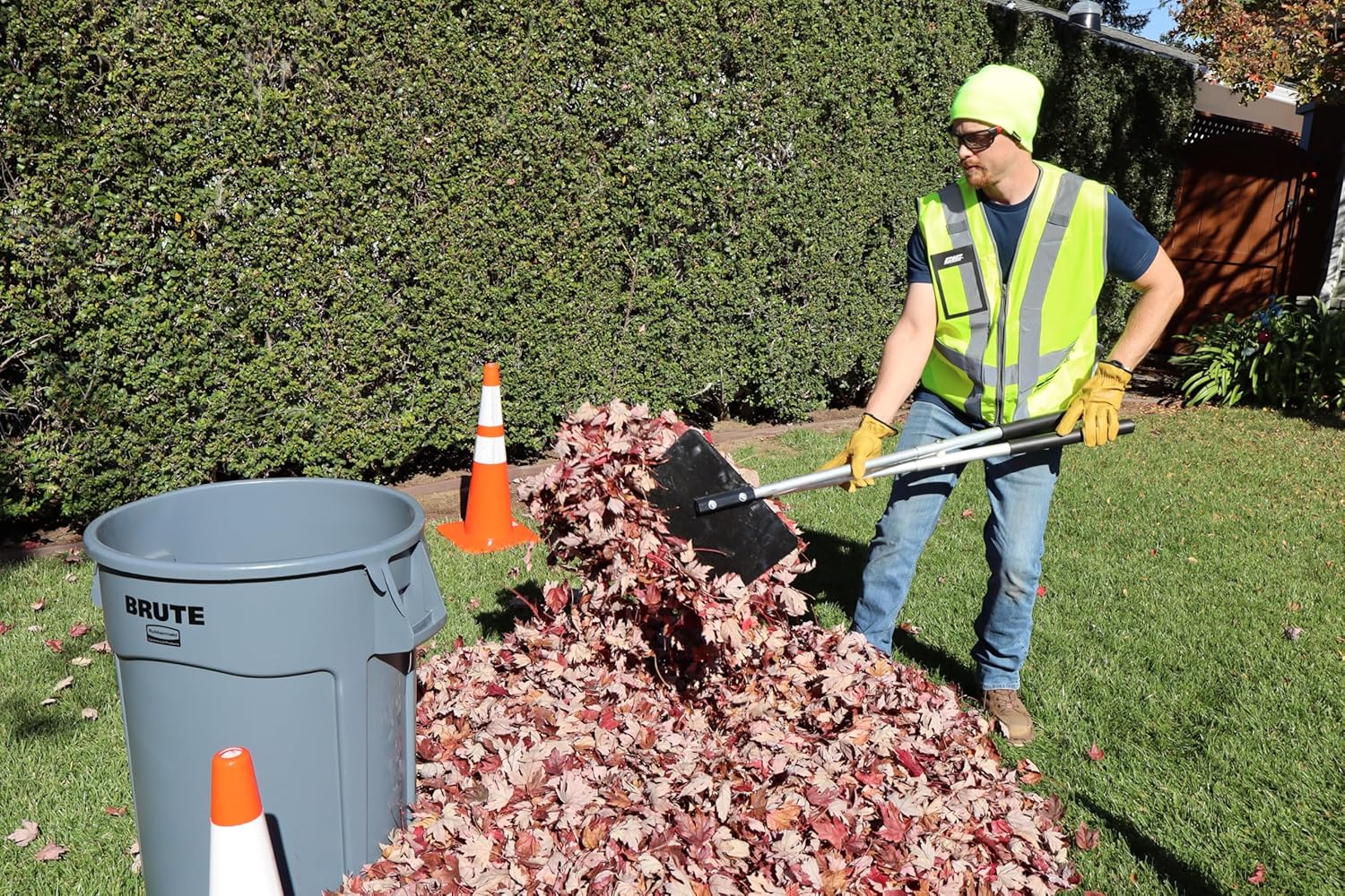 Leaf and Yard Waste Pickup Tool - Cushion Grip, Clean-up Twigs, Leaves, Clippings, and More (61287)