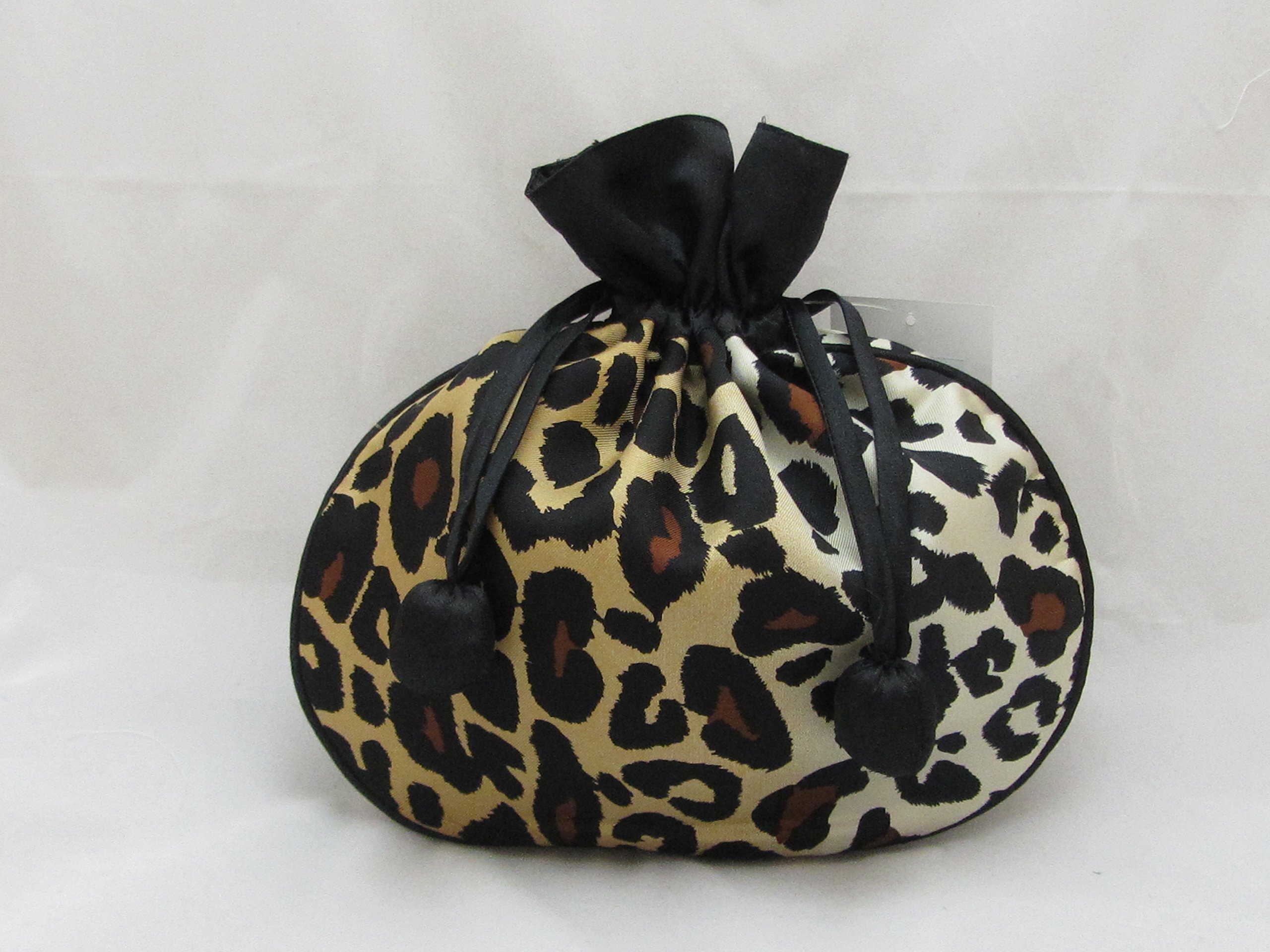 Leopard silk pouch for jewelry and infinite uses.