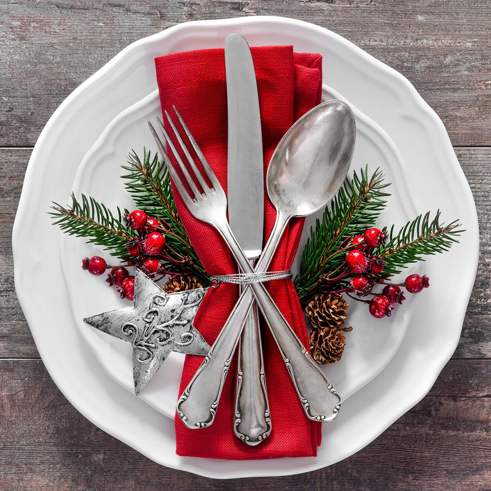 MIAHART 18 púas de Navidad con Ramas de Pino Artificiales, Tallos de Bayas Rojas, púas de Pino en Aerosol con piña, Manzanas, Hojas de Acebo para Manualidades, púas de Corona Floral