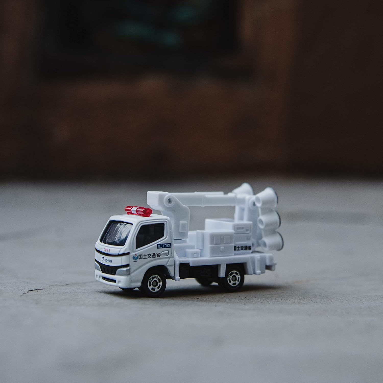 Tomica No.32 Toyota Dyna Ministry of Land Lighting Car