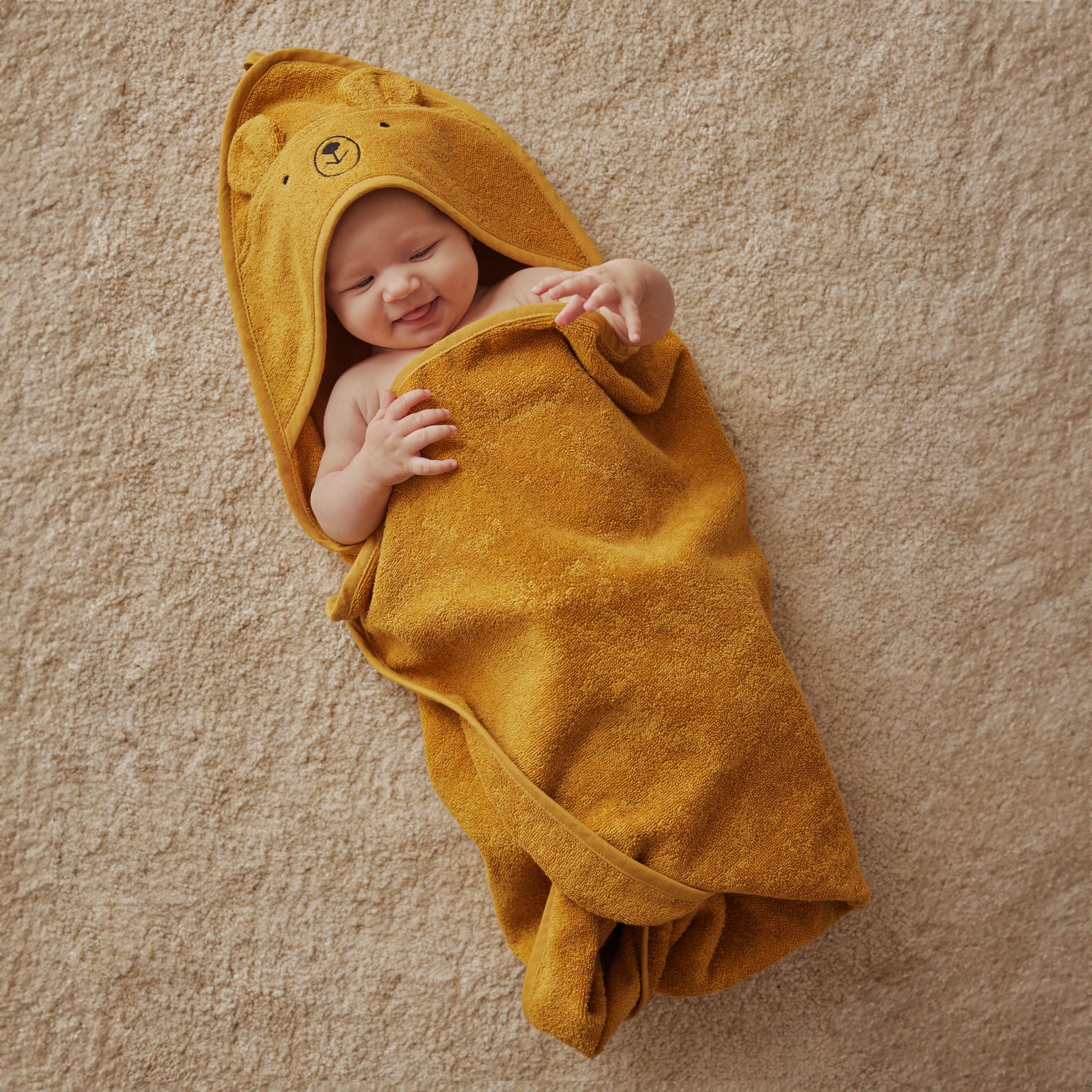 Denmark - Premium Bio-Baumwolle Baby Badetuch - Kapuzenhandtücher für Kleinkinder und Baby Handtücher für Neugeborene Mädchen und Junge - Super weich und saugfähig, 32x32 (Bär - Herbstgelb)