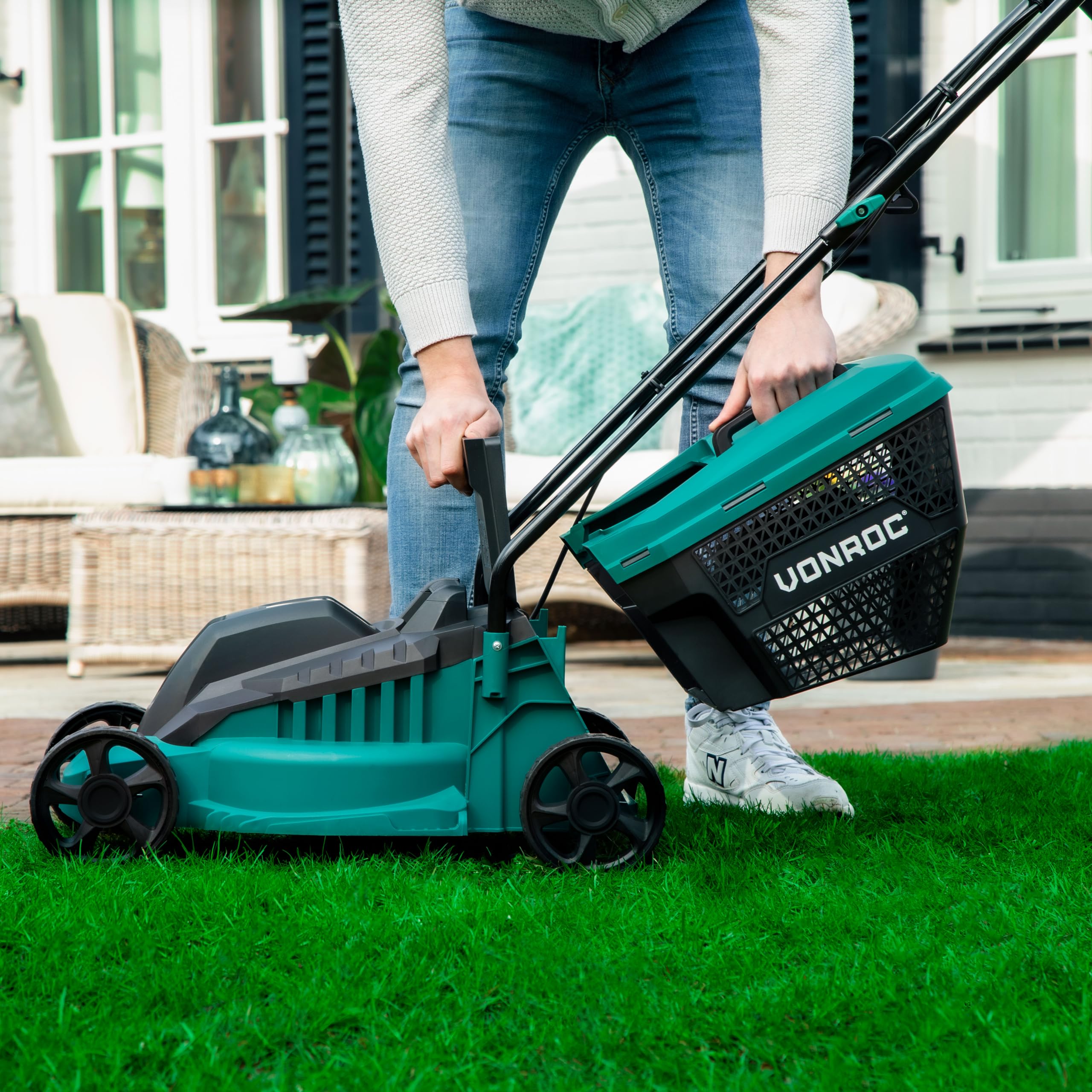VONROC Cortacésped - 1300W - 32cm de Ancho de Corte - Caja de césped de 30L con indicador de Nivel de llenado - Altura de Corte Ajustable