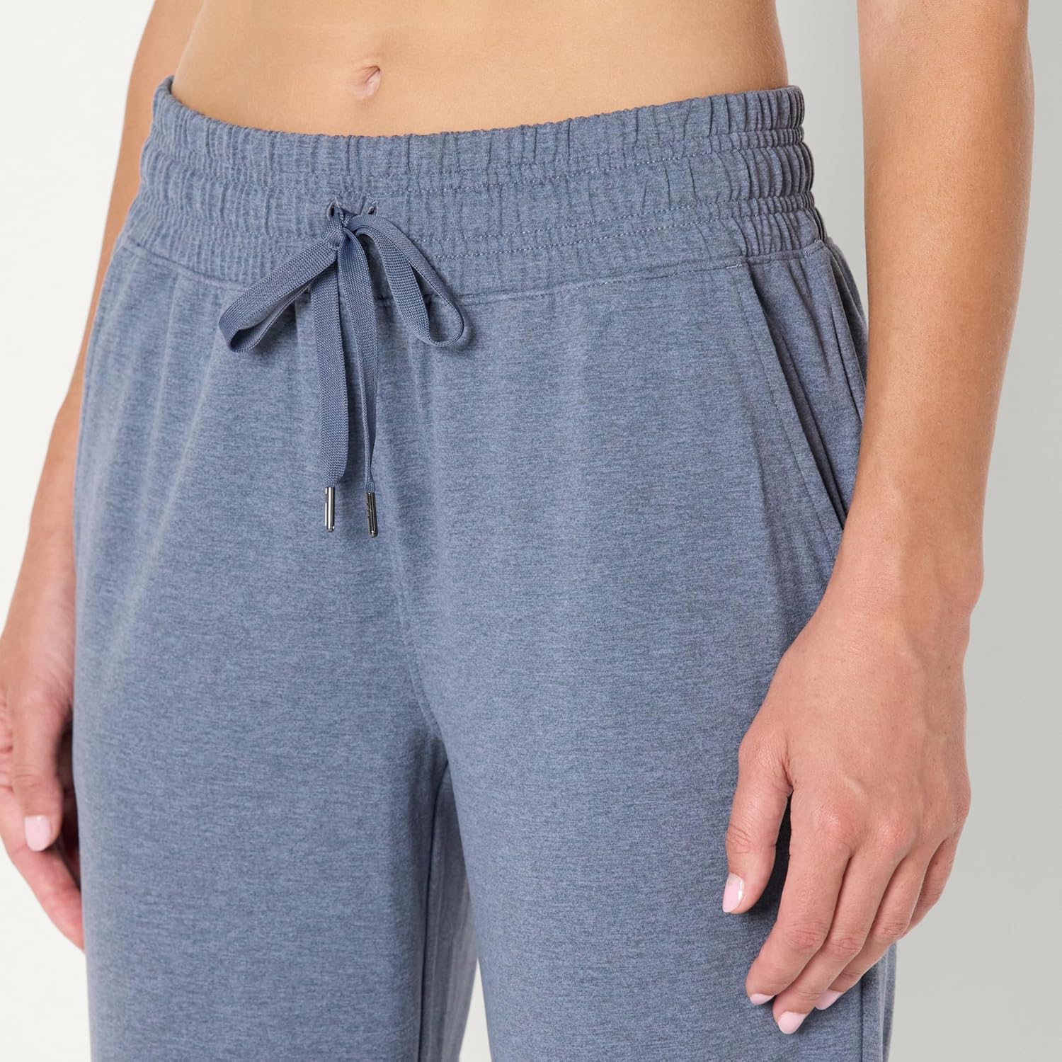 Amazon Essentials Women's Athletic Soft Performance Lightweight Cropped Capri Workout Jogger Sweatpants - Image 5