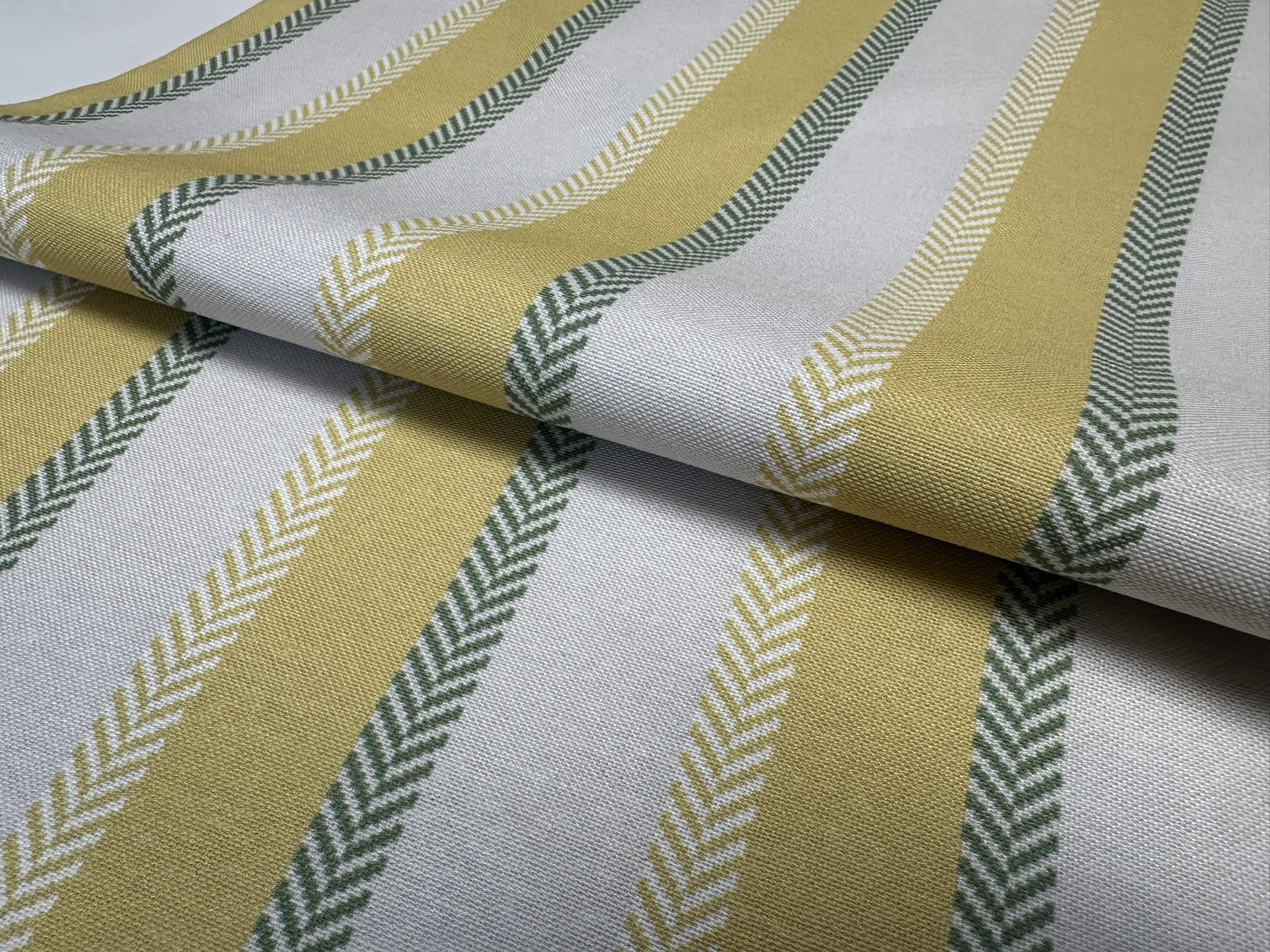 Tissu à rayures chevrons - Motif à chevrons crème pour décoration d'intérieur, tapisserie, rideaux, coussins, chemins de table - 280 cm extra large - Vendu au mètre - Moutarde