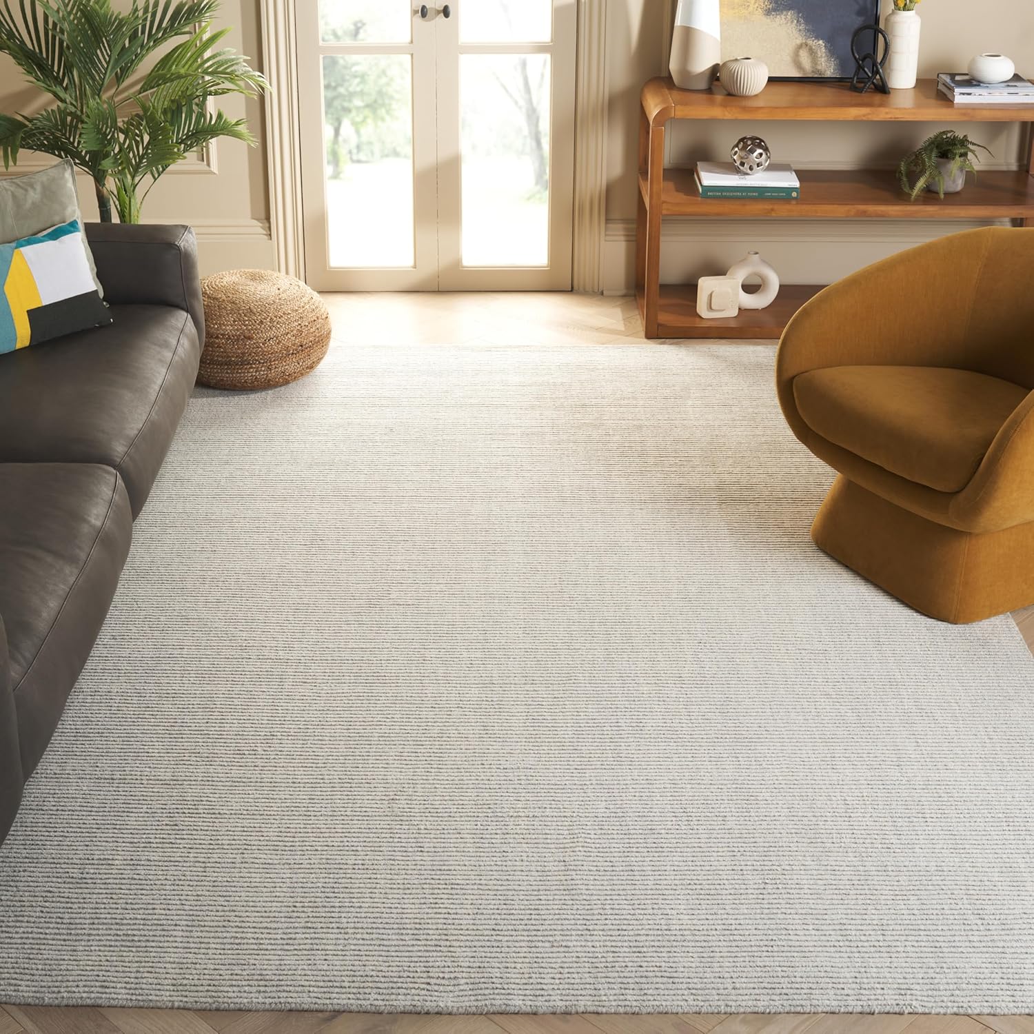 SAFAVIEH Area Rug 8x10 - Himalaya Collection - Large - Light Grey, Handmade Wool, Ideal for Living Room, Bedroom, Office, Dining Space (HIM251G)