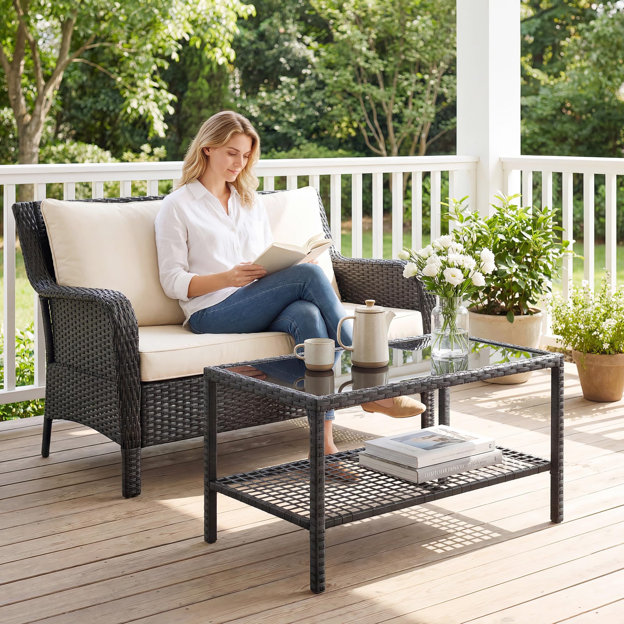 Outsunny Mesa de Jardín de Ratán, Mesita Auxiliar con Estante, Tablero de Vidrio Templado, Estructura de Acero, para Terraza, Patio, Balcón, 92x50x45 cm, Negro