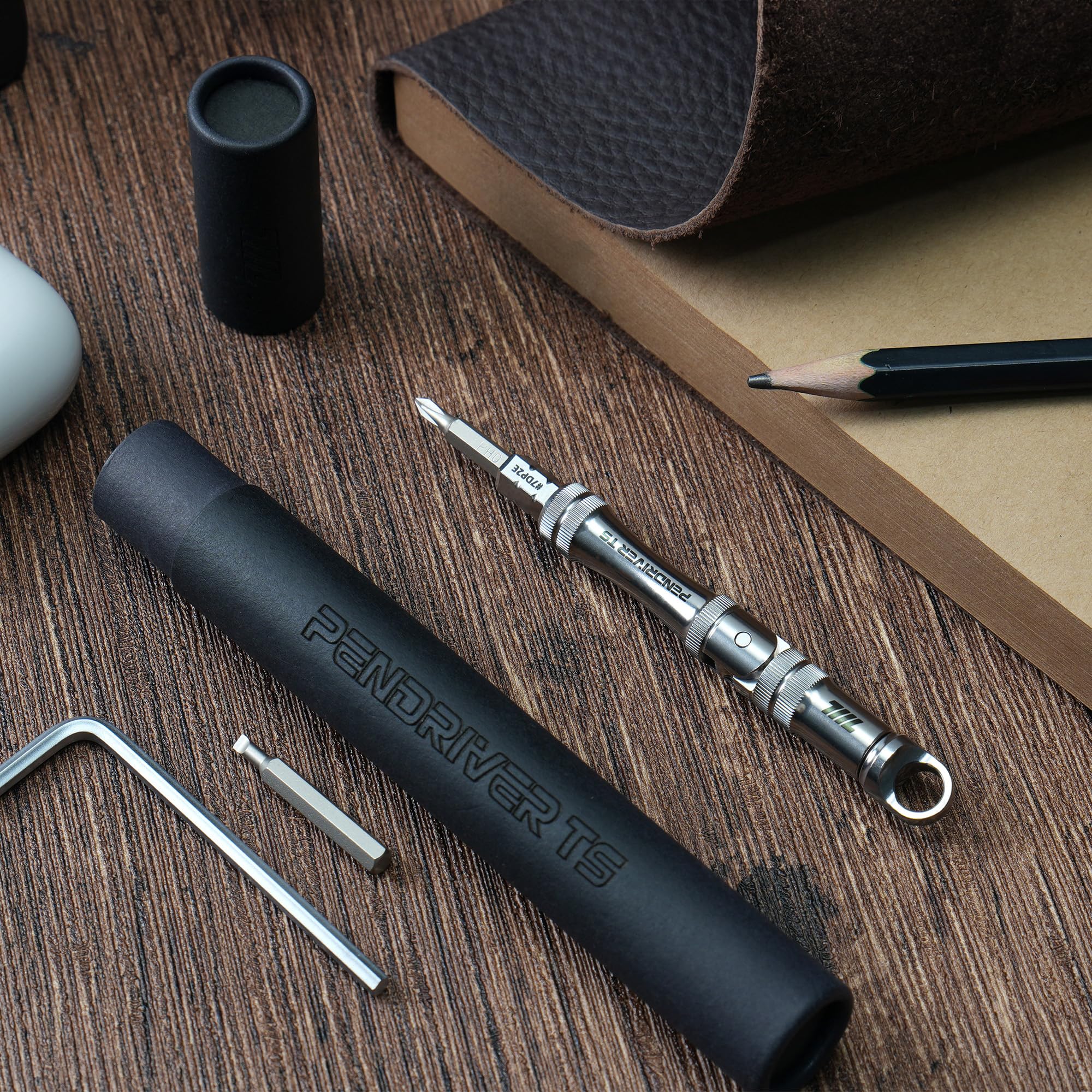 711L Pen Driver TS - Compacte EDC-bitdriver met opvouwbaar L-handvat en sleutelkoordgatdop | Compatibel met 4 mm bits en 1/4 double-ended bits | 7DP2E
