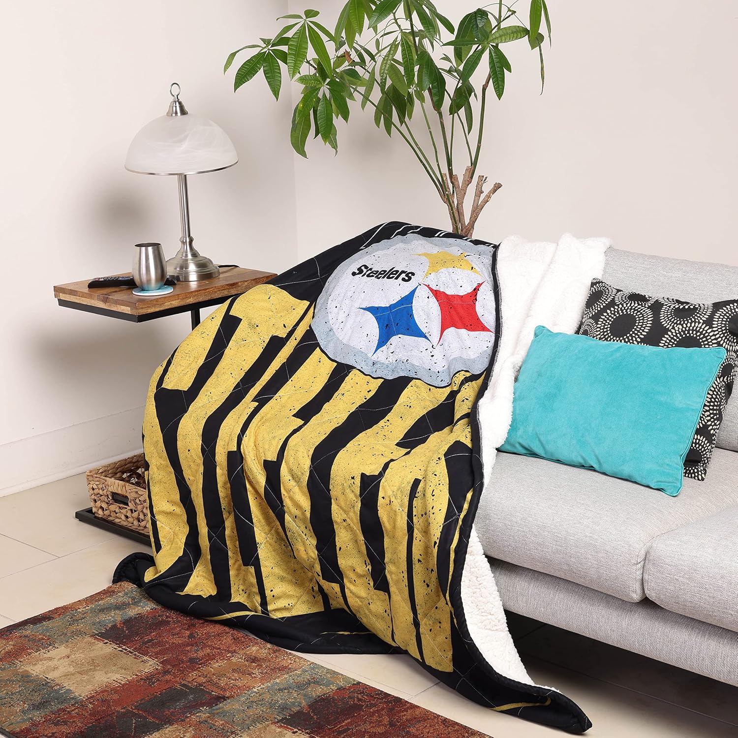 FOCO NFL Unisex-Adult NFL Team Logo 80" x 60" Big Game Sherpa Lined Throw Blanket