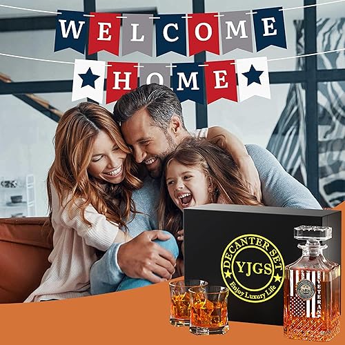 Miniatura 37 de Decantador de whisky grabado con la bandera estadounidense We The People, juego de decantador con 2 vasos para licor, whisky, bourbon o vino, regalo