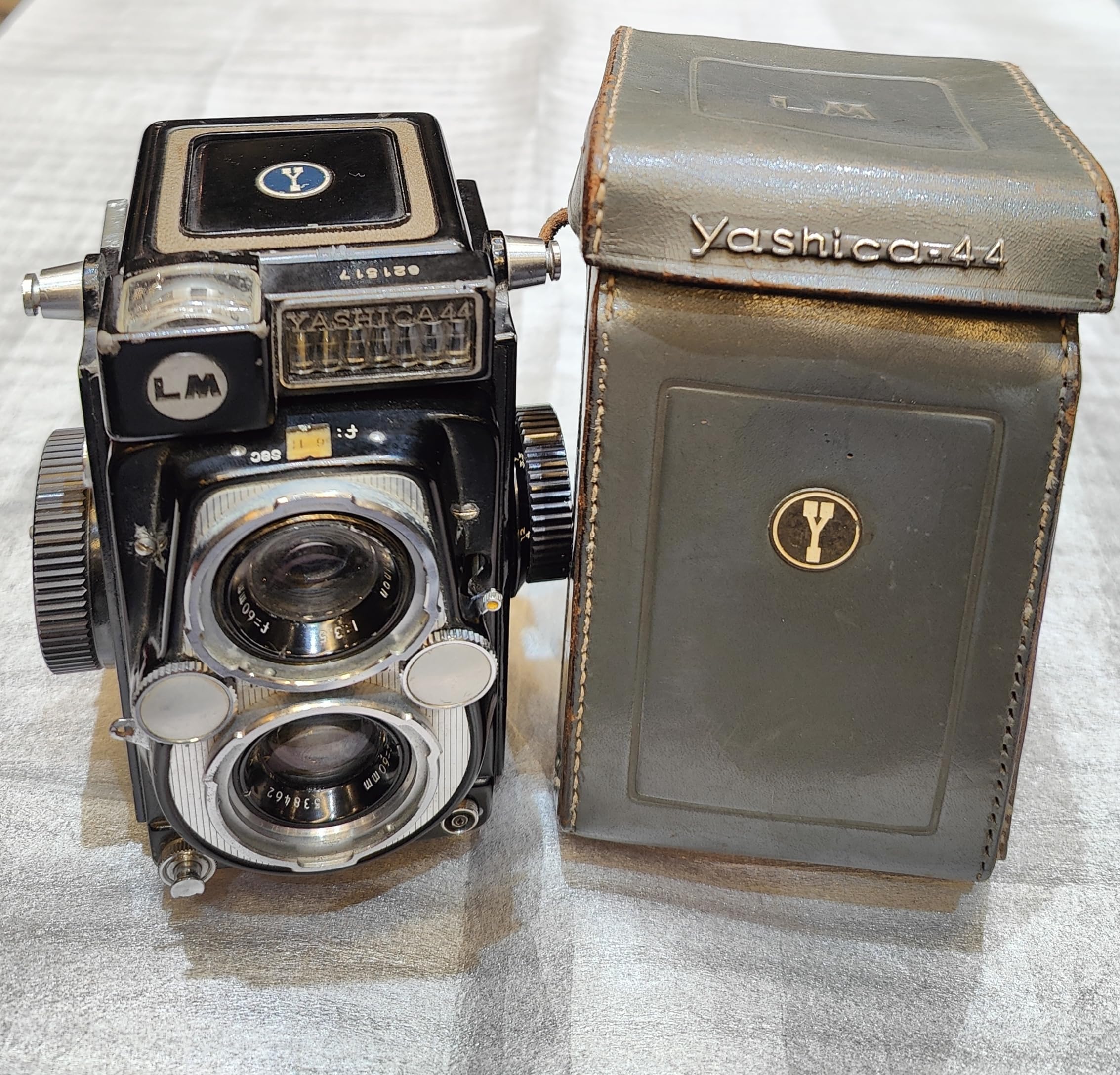 Yashica -44 L Baby Vintage 127 Rool Film Camera.-picture-16