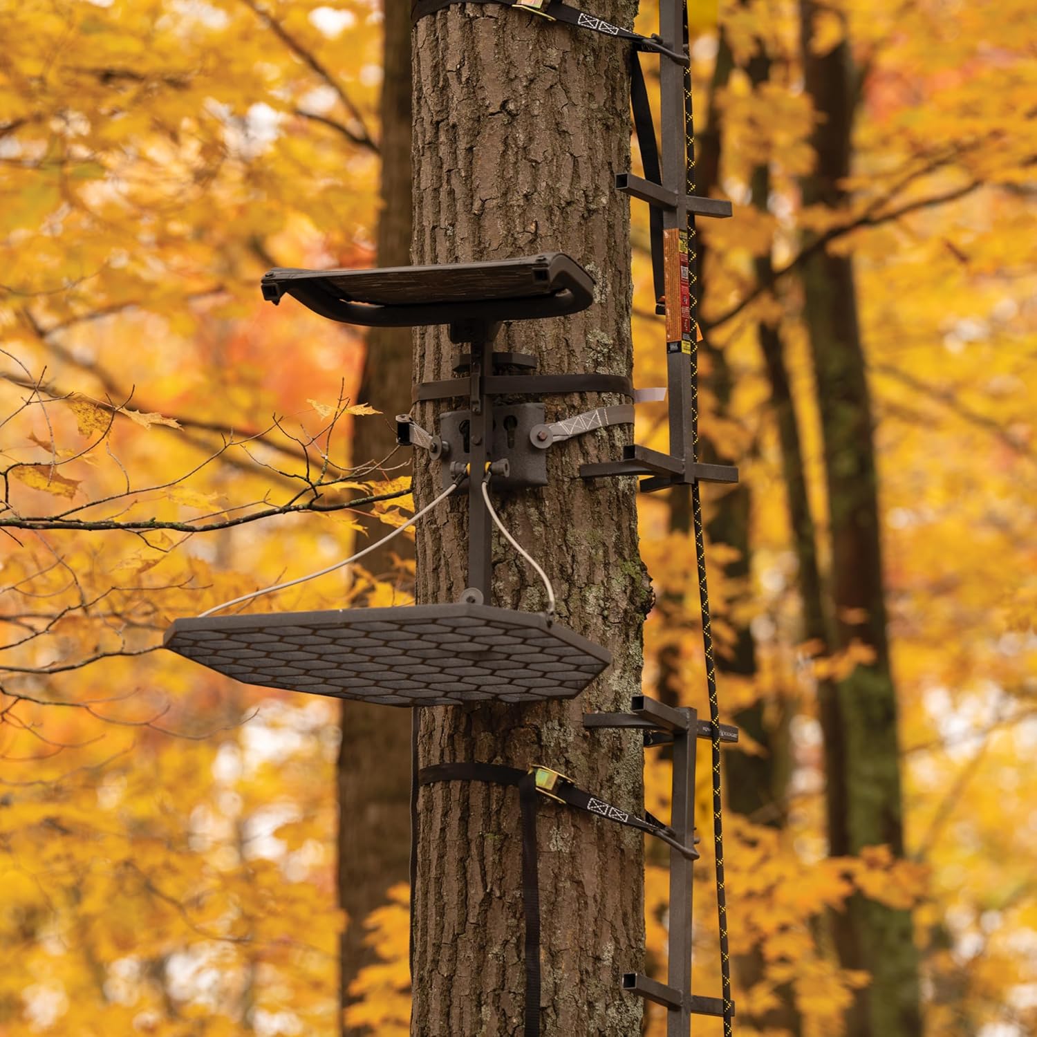 Rivers Edge® DuraLite™ Lever-Action Hang-On Treestand, Lightweight Cast Aluminum, Easy to Hang, Seat and Platform Leveling, Flip-Up TearTuff™ Seat, 21” x 28” Platform, RE580