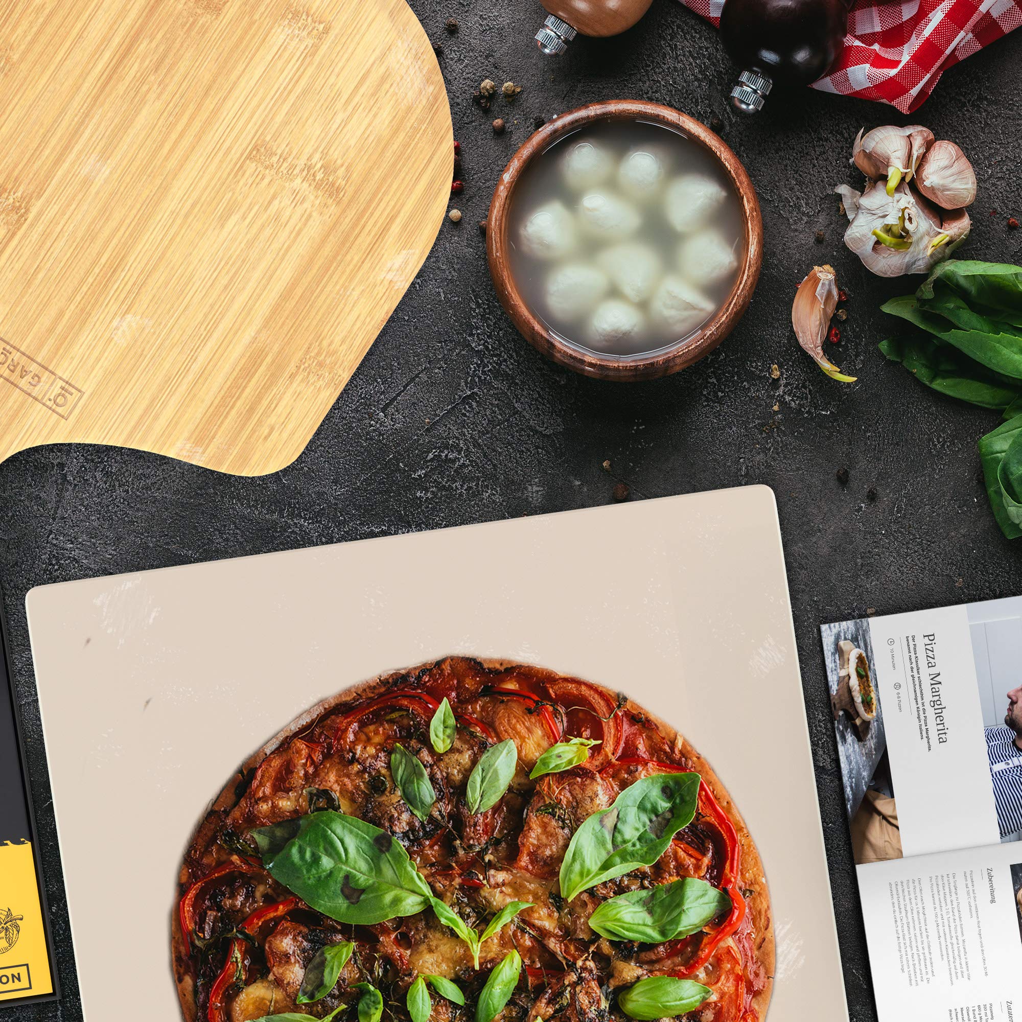 GARCON Pizzastein Set eckig – Pizza Stein für Backofen & Grill, 3-teilig inkl. Pizzaschieber & Rezeptbuch, ideal für Pizza, Flammkuchen & Brot, knuspriger Steinofenboden