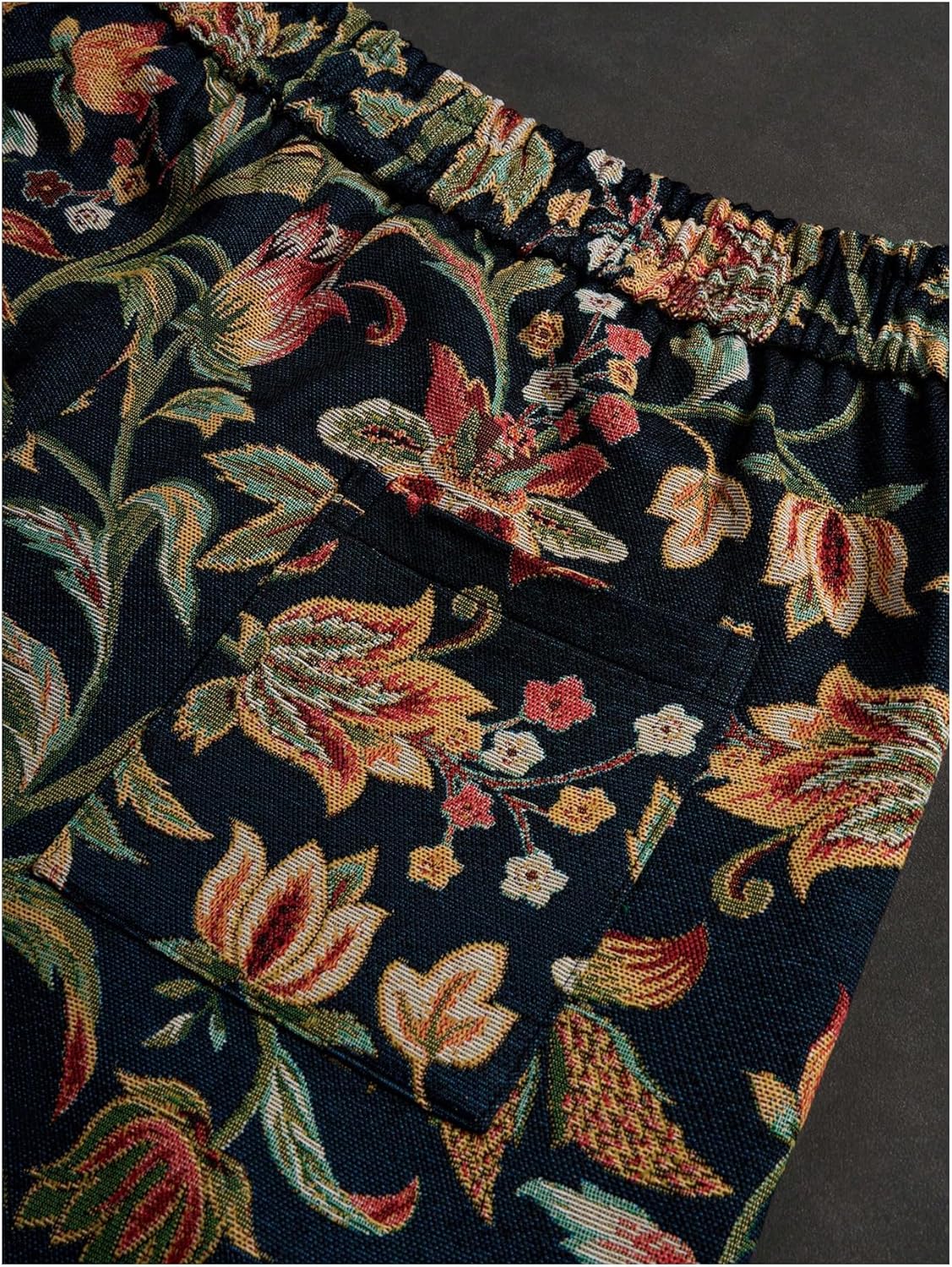 Men's Floral Shorts Drawstring Waist Summer Vacation Beach Shorts with Pockets - Image 2