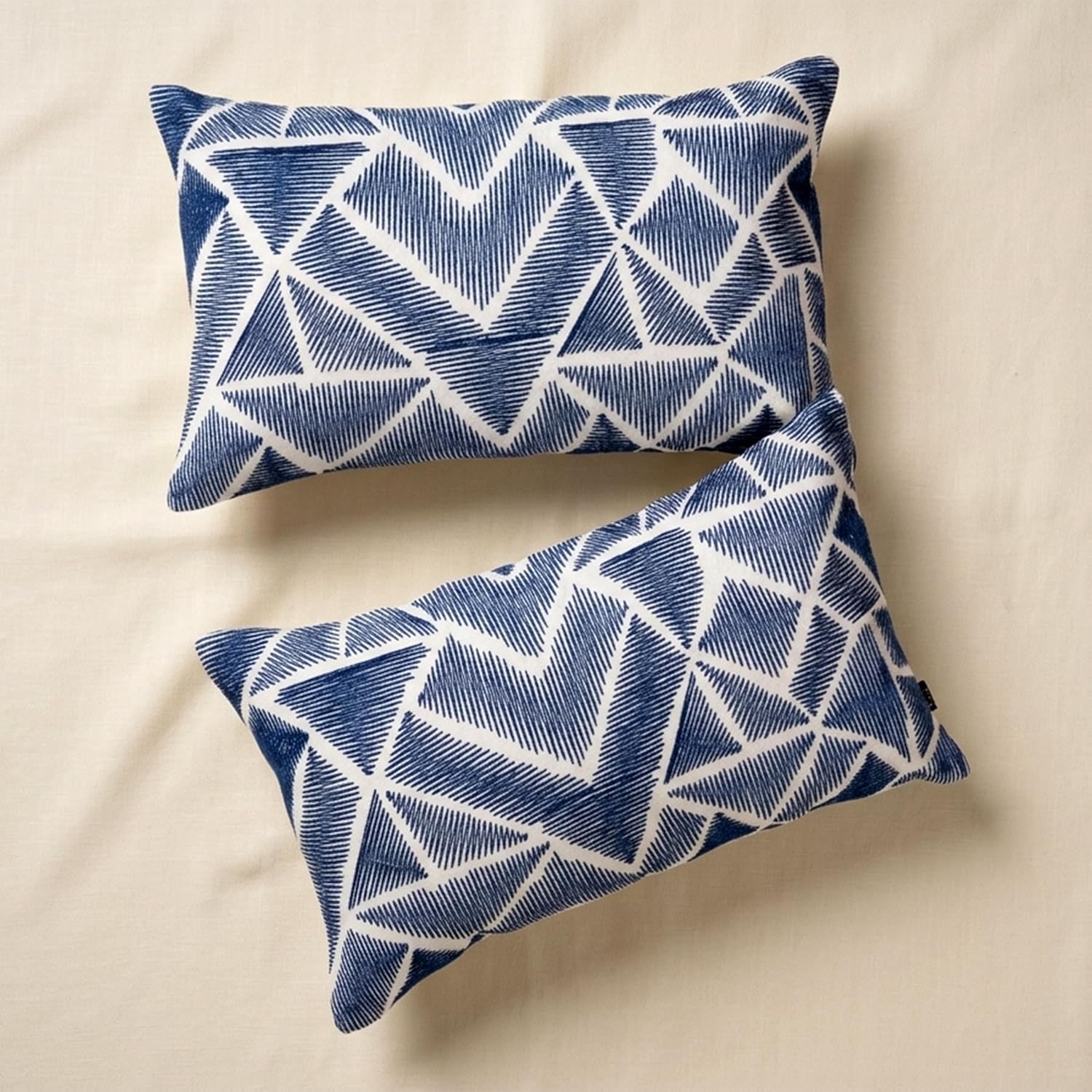 FINGERCRAFT Decorative Throw Pillow Cover Pack of 2 Soft Cotton Embroidered Cushion Cover, Couch Sofa Living Room Pillow Case 12 x 20 Inch Scribble Lines