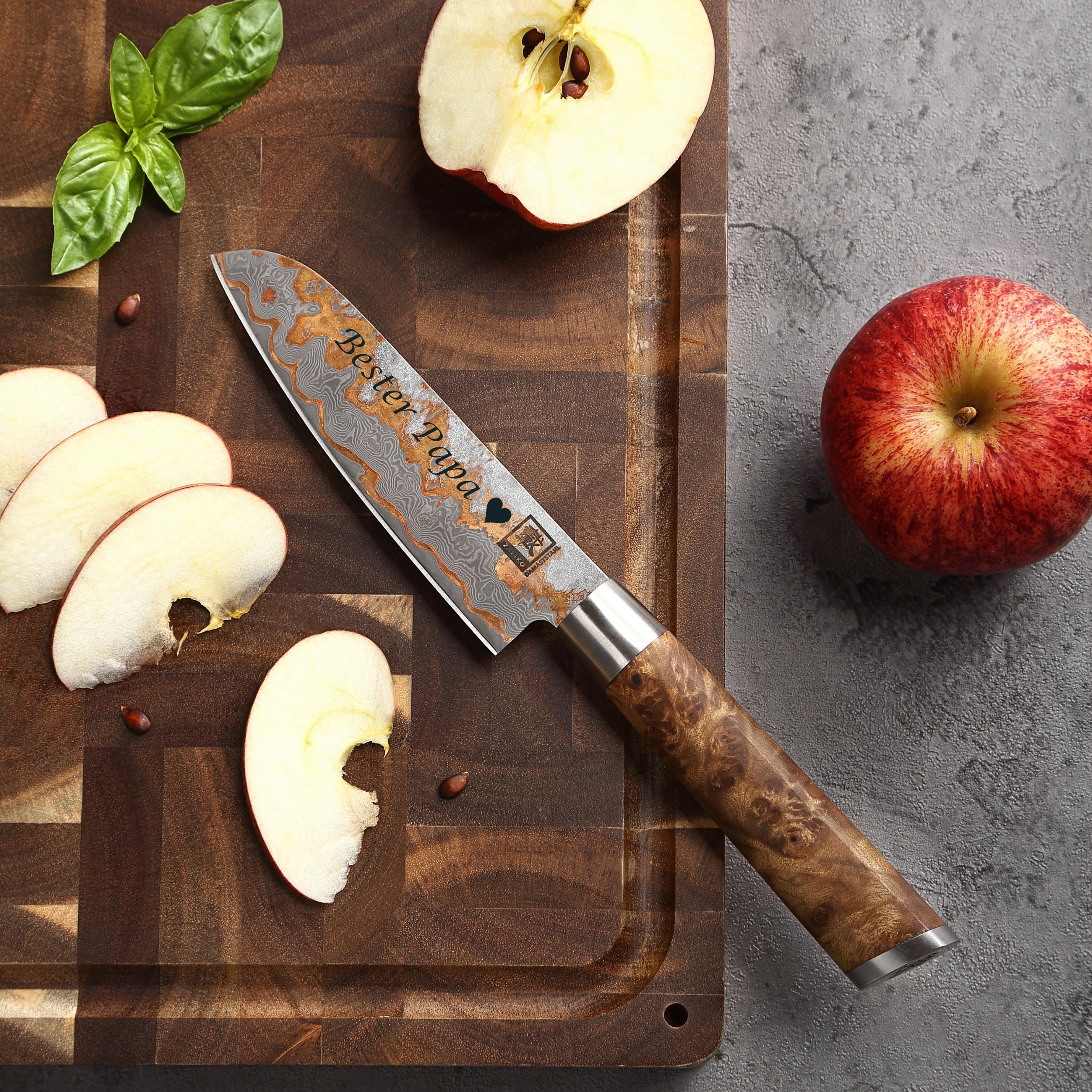 zayiko MysticMagma kleines Santokumesser mit Gravur – Personalisiertes Messer, 12 cm Damaststahl-Klinge, Kupfer- & Bronzeinlay, Ahornwurzelholzgriff – Messer mit Gravur personalisiert, Geschenkbox