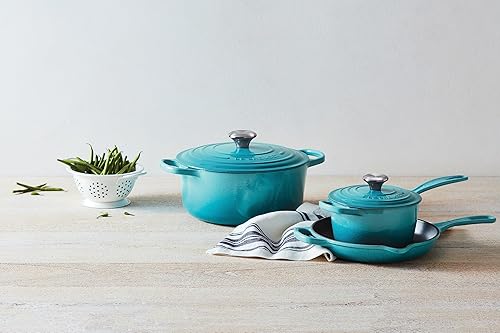Miniatura 20 de Le Creuset Cacerola Signature de hierro fundido esmaltado, 2.25 cuartos de galón., Marsella Marseille