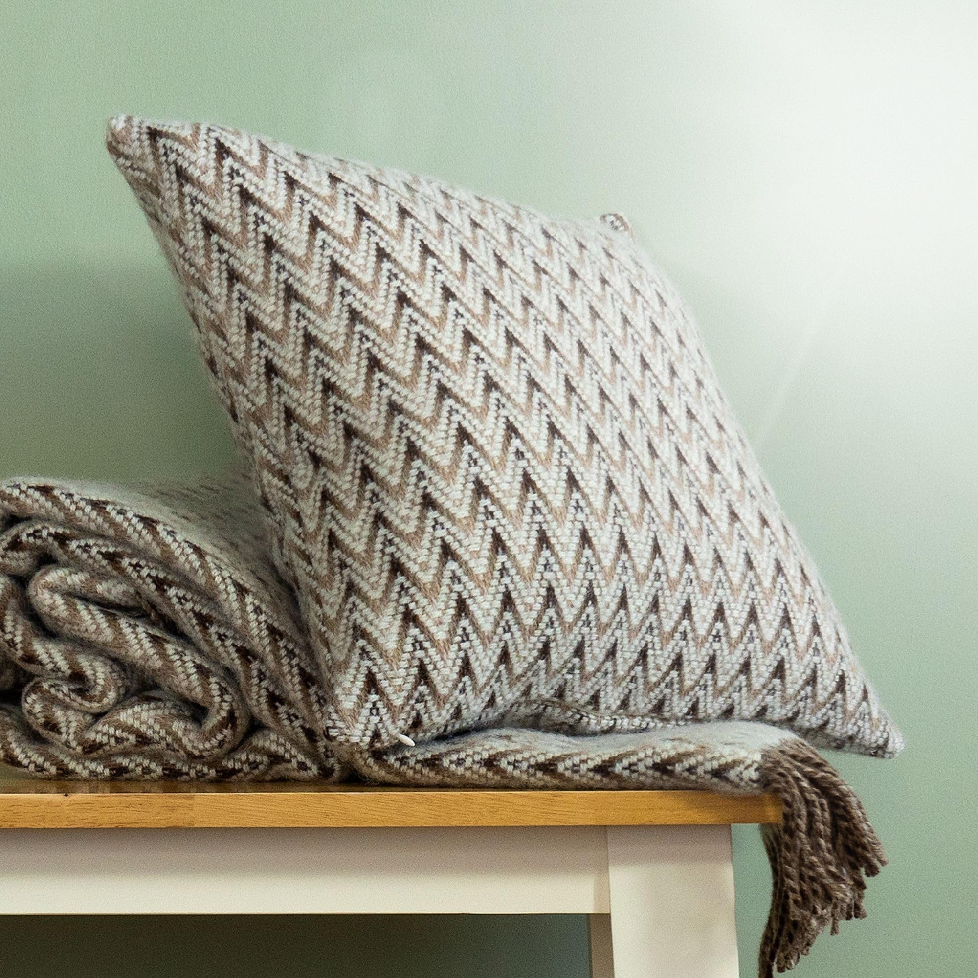 WOOLROOM Shady Wave 100% Pure British Wool Cushion Cover, 45x45 cm, Geometric Wave Pattern, Hypoallergenic Natural Fibre, Natural