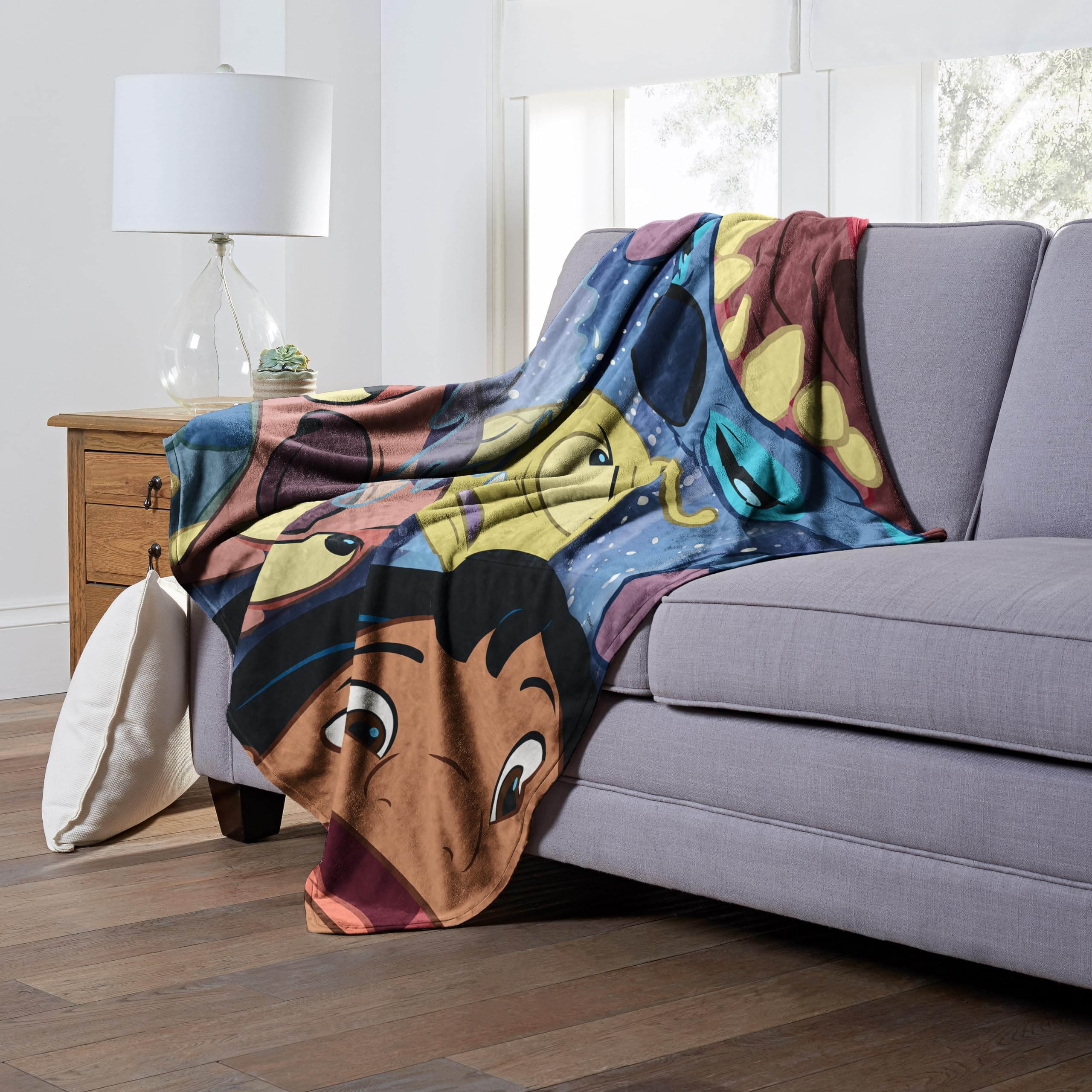 Amazon｜Northwest Disney 100シルクタッチ スローブランケット 50