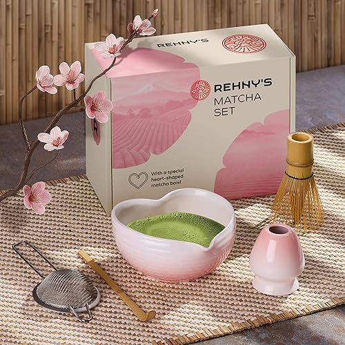 Rehny’s Juego de batidor matcha | Juego completo de matcha con cuenco en forma de corazón, batidor de bambú, soporte, tamiz de acero inoxidable,