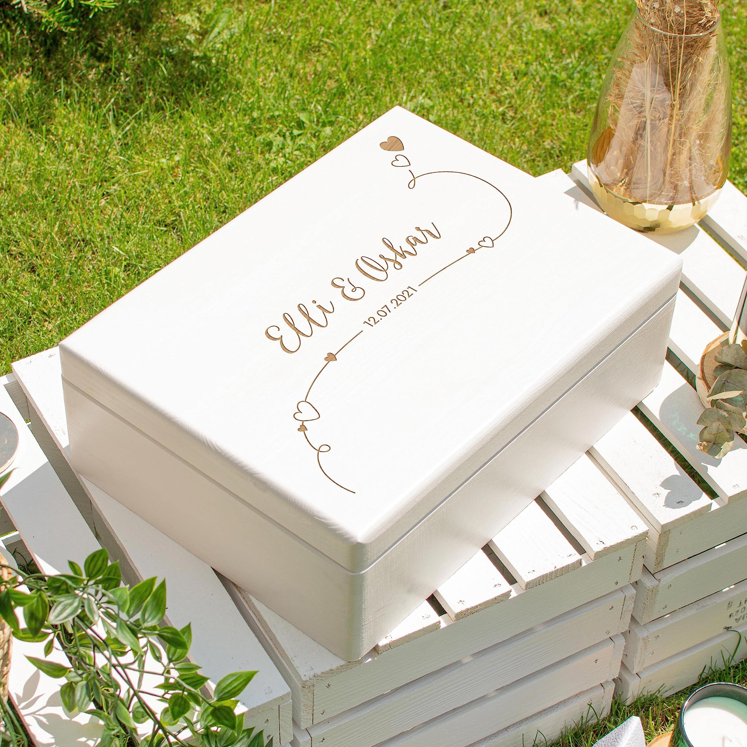 LAUBLUST Personalisierte Hochzeitskiste Erinnerung mit Herzen - Hochzeits Erinnerungsbox mit Gravur - Willich Serie | Erinnerung Hochzeit - FSC® (Weiß ohne Verschluss, ca. 40 x 30 x 14 cm | L)