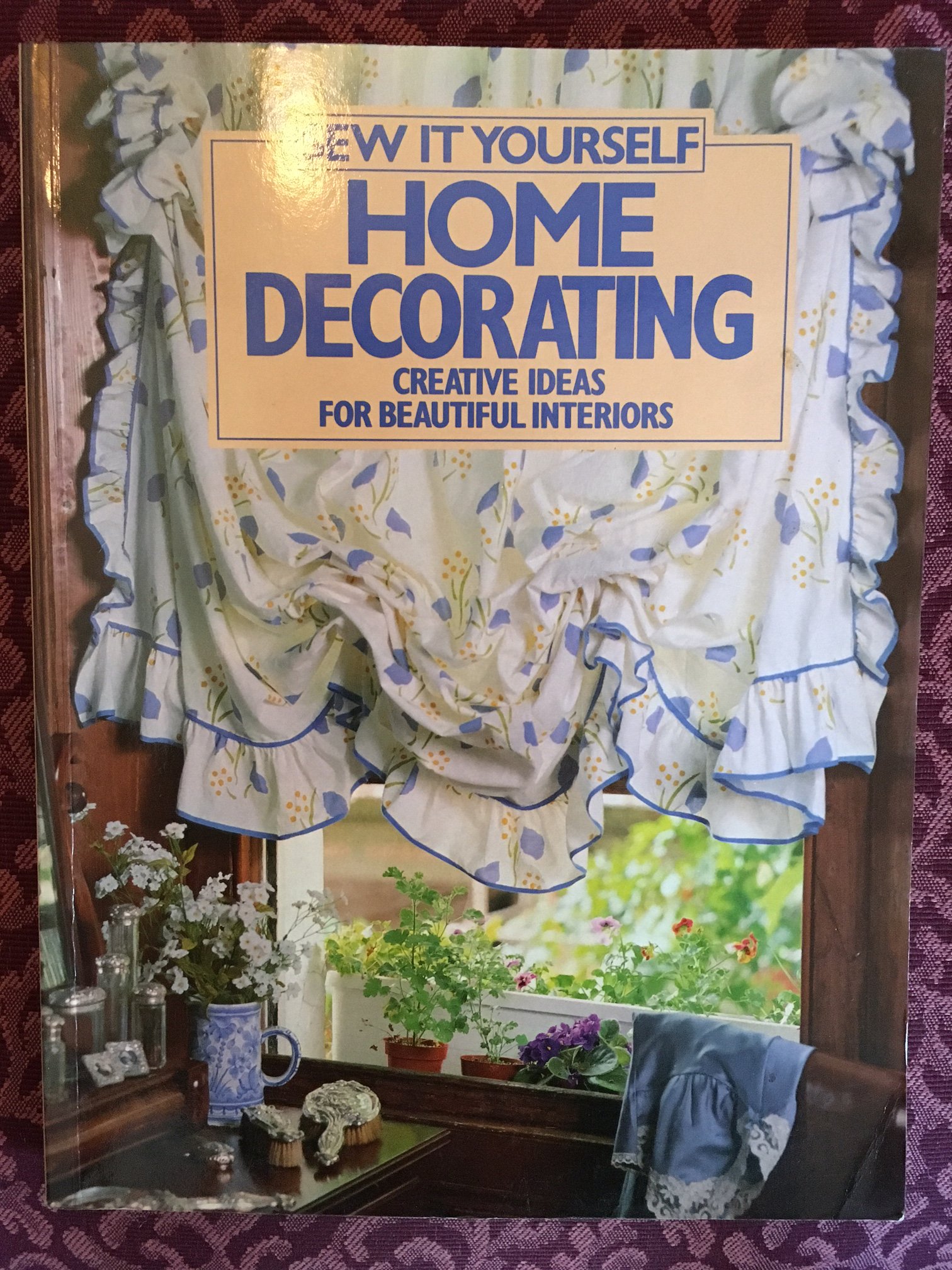 Sew It Yourself Home Decorating: Creative Ideas for Beautiful Interiors