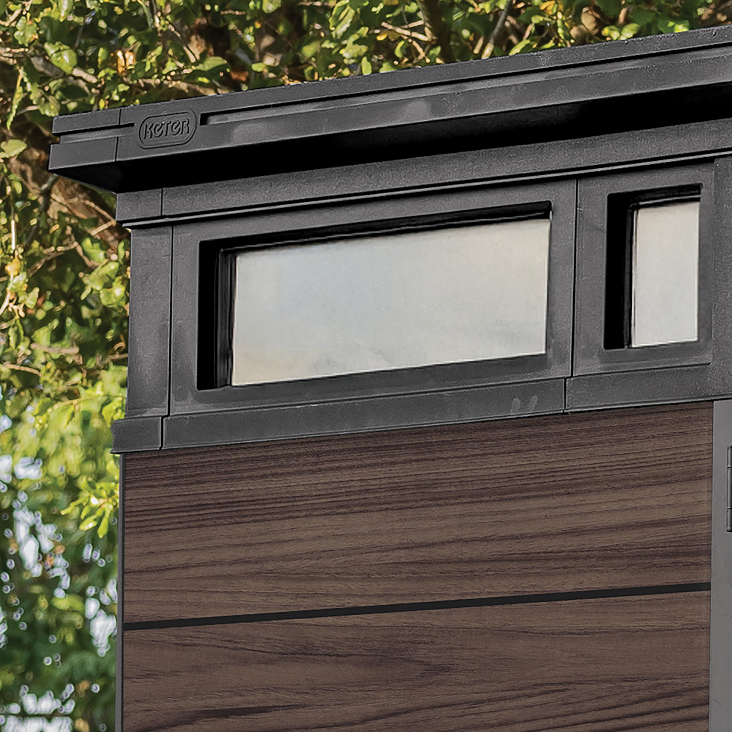 Keter Signature 9x7 Gerätehaus Kunststoff Rosenholz-Optik 277x218x226 cm abschließbar mit Bodenplatte