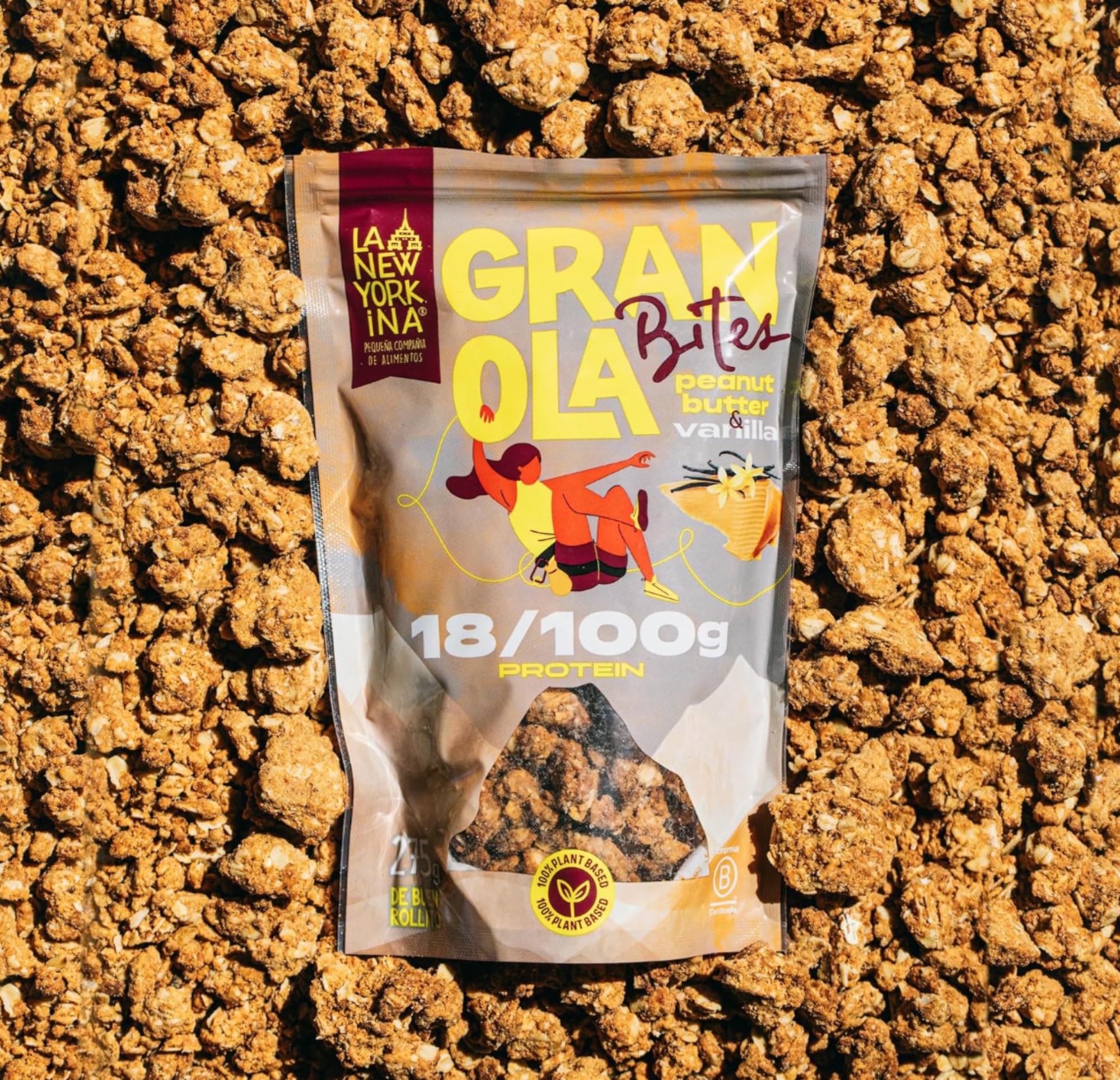 LA NEWYORKINA BITES Granola Peanut Butter Vainilla con copos de avena y crema de cacahuete. Granola con el profundo sabor de la mantequilla de cacahuete y el toque perfecto de vainilla. 275gr