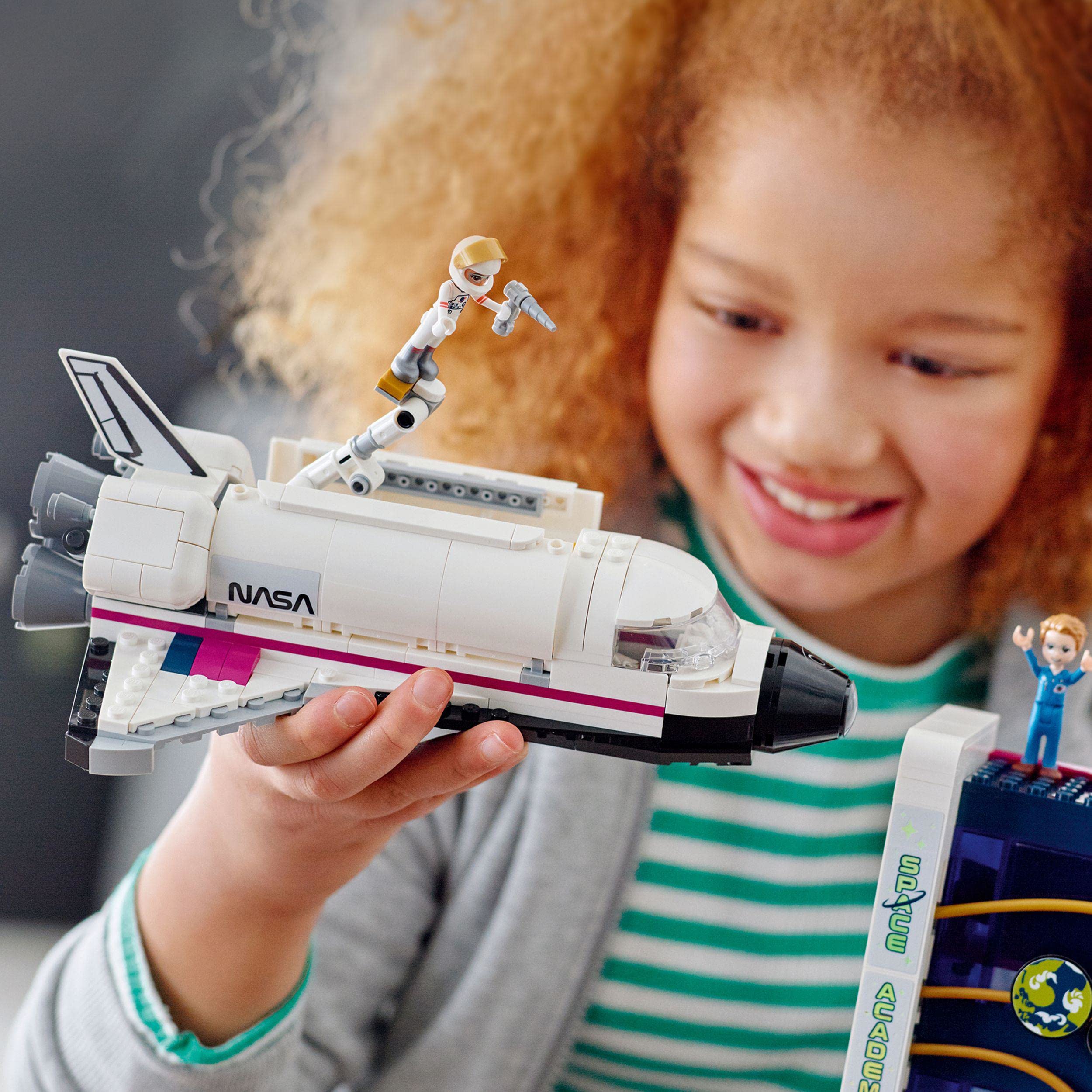 LEGO 41713 Friends L’Accademia dello Spazio di Olivia, Giochi Educativi per Bambina e Bambino, Idee Regalo con Astronauta e Razzo Spaziale Giocattolo