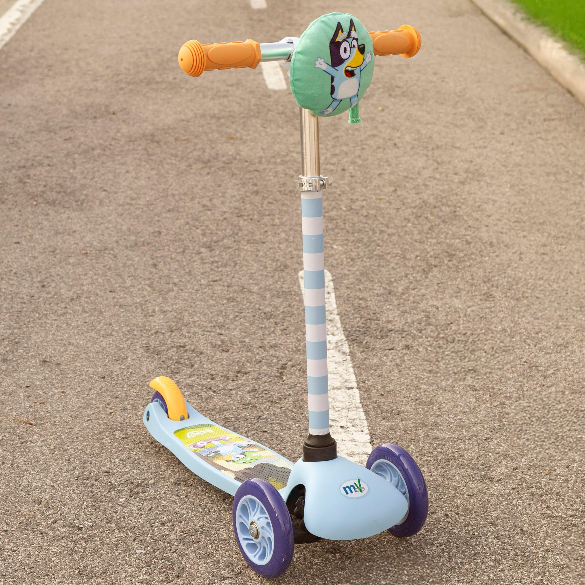 Disney Bluey Trottinette Enfant 3 Roues, Licence Officielle, Structure métallique, Plateau antidérapant décoré avec Bluey et Bingo, Activités extérieures, Jeux pour Enfants +3 Ans (77737)