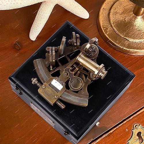 Miniatura 6 de US HANDICRAFTS J. Scott London Brass Ship History Sextant con caja de madera dura.J. Scott London Brass Ship History Sextant con caja de madera dura.
