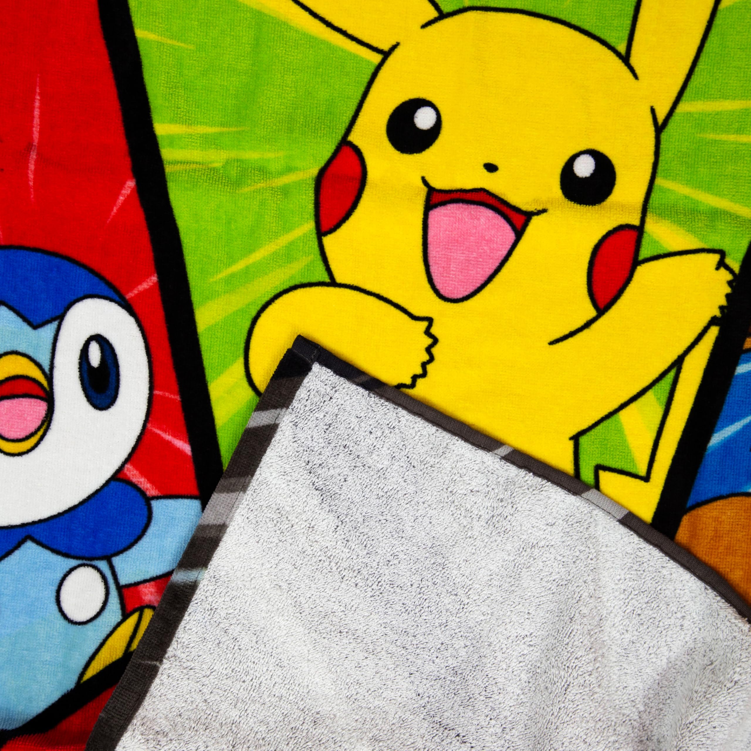 Character World Oficjalny ręcznik dla dzieci Pokémon | super miękki w dotyku, unite design z pikachu, pokeball, idealny do domu, wanny, plaży i basenu, jeden rozmiar 70 cm x 140 cm