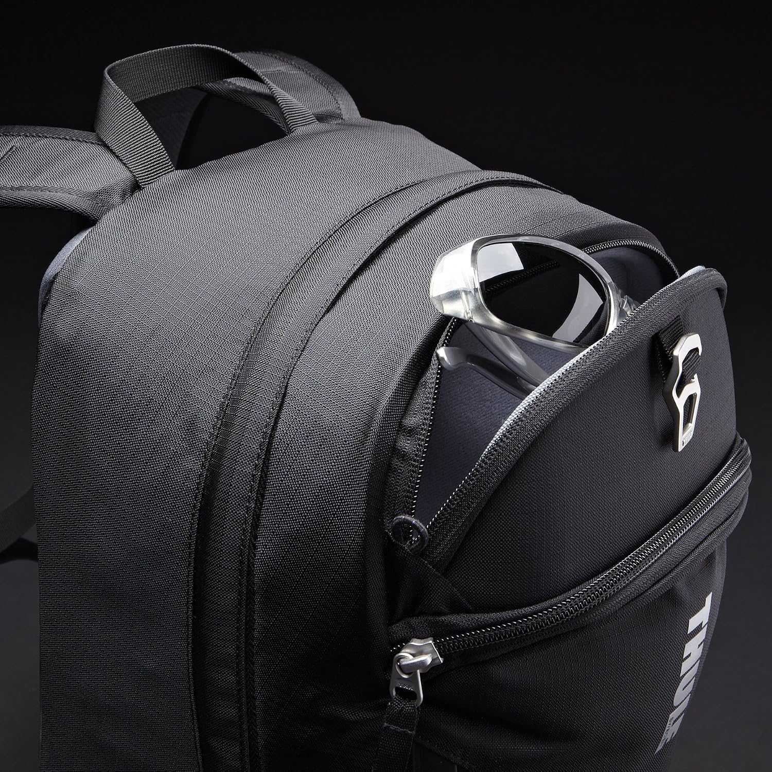 Thule EnRoute Strut Daypack for 15-Inch Mackbook Pro and 10-Inch Tablets - Black (TESD-115)