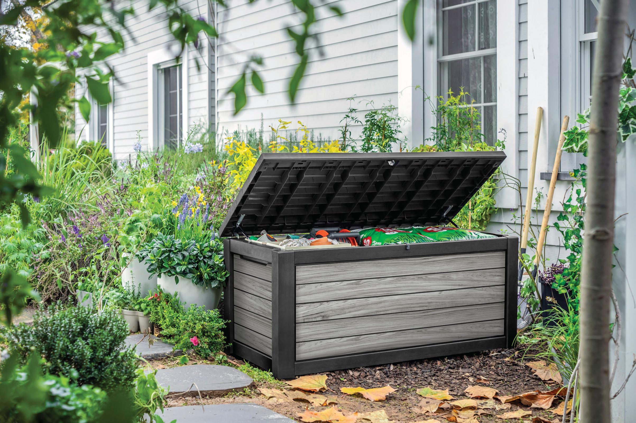 Keter Northwood Auflagenbox/Kissenbox 623 Liter | 100% Wasserdicht mit Belüftung dadurch kein übler Geruch/Schimmel Moderne Holzoptik | Deckel belastbar bis 250 KG | Deckel mit Gasdruckfedern