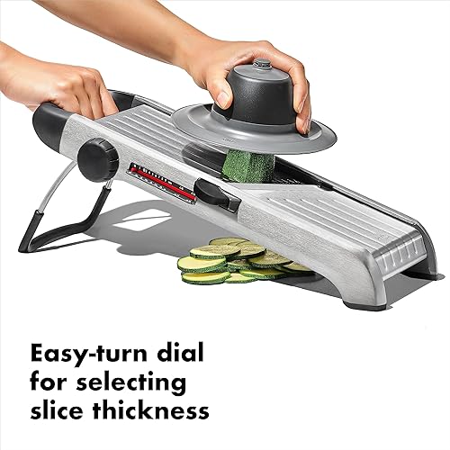 Vista 30 de OXO Steel Chef's Mandoline Slicer 2.0 y OXO Good Grips - Raspador y picador de acero inoxidable