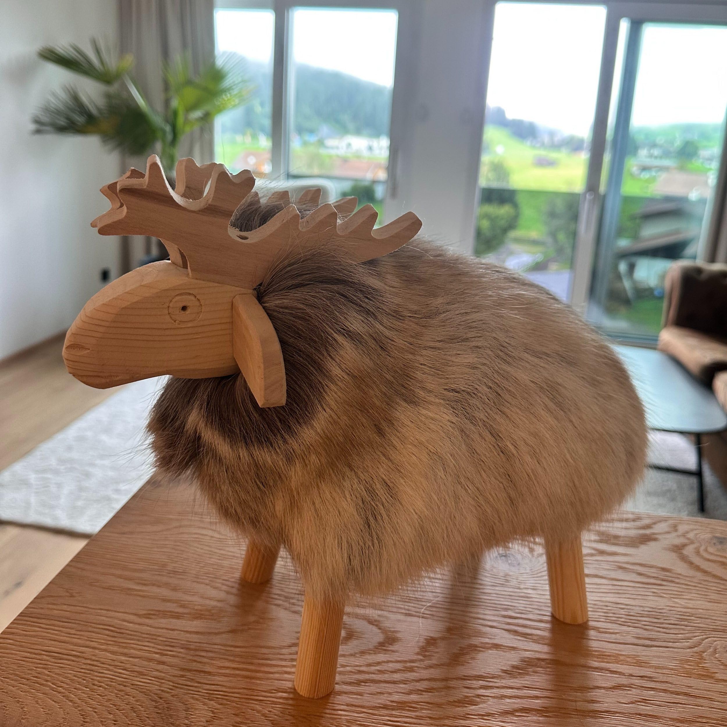 Schafhocker – Holzhirsch Elch mit echtem Fell und Fichtenholz nordische skandi Boho Deko Handmade