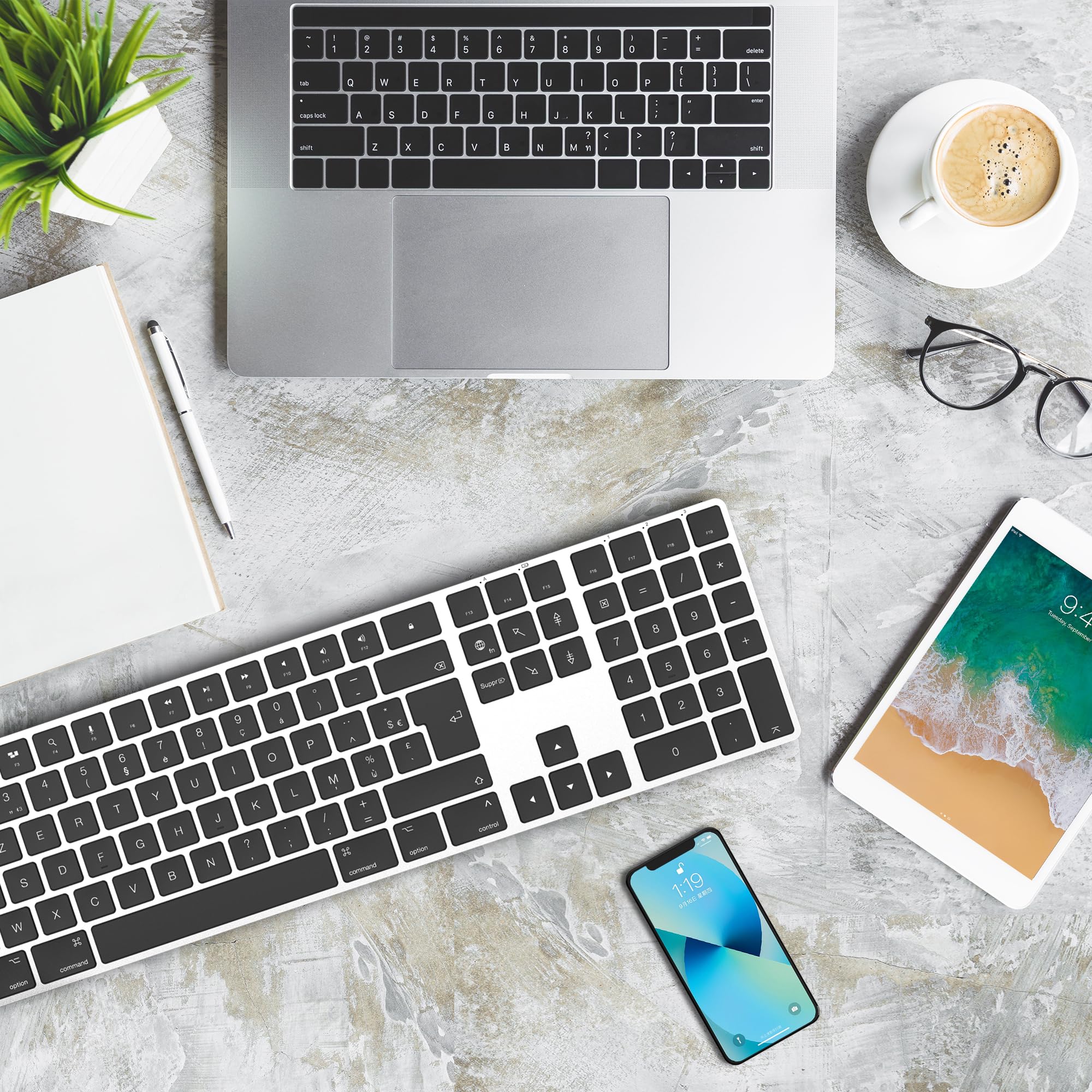 Clavier Bluetooth Aans Fil Rechargeable, en Aluminium pour Mac, Clavier Silencieux avec Touches Ultra-discrètes, Compatible avec Apple iMac, MacBook, Mac et iPad, Layout AZERTY, Argent Et Noir