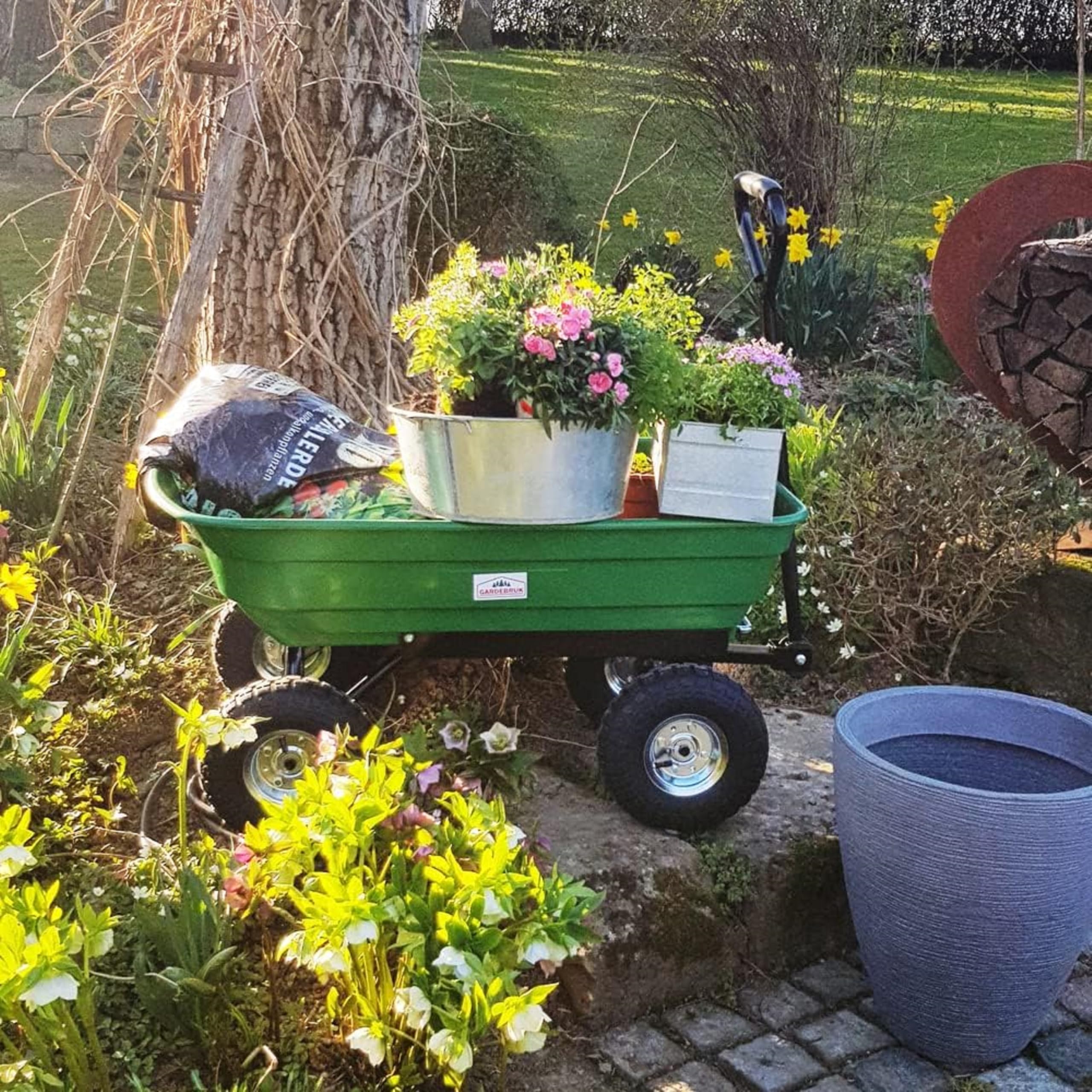 GARDEBRUK® Chariot de Jardin Benne basculante 300kg 4 pneus gonflables Tout Terrain axe Direction 75L Chariot de Transport Chariot à Main