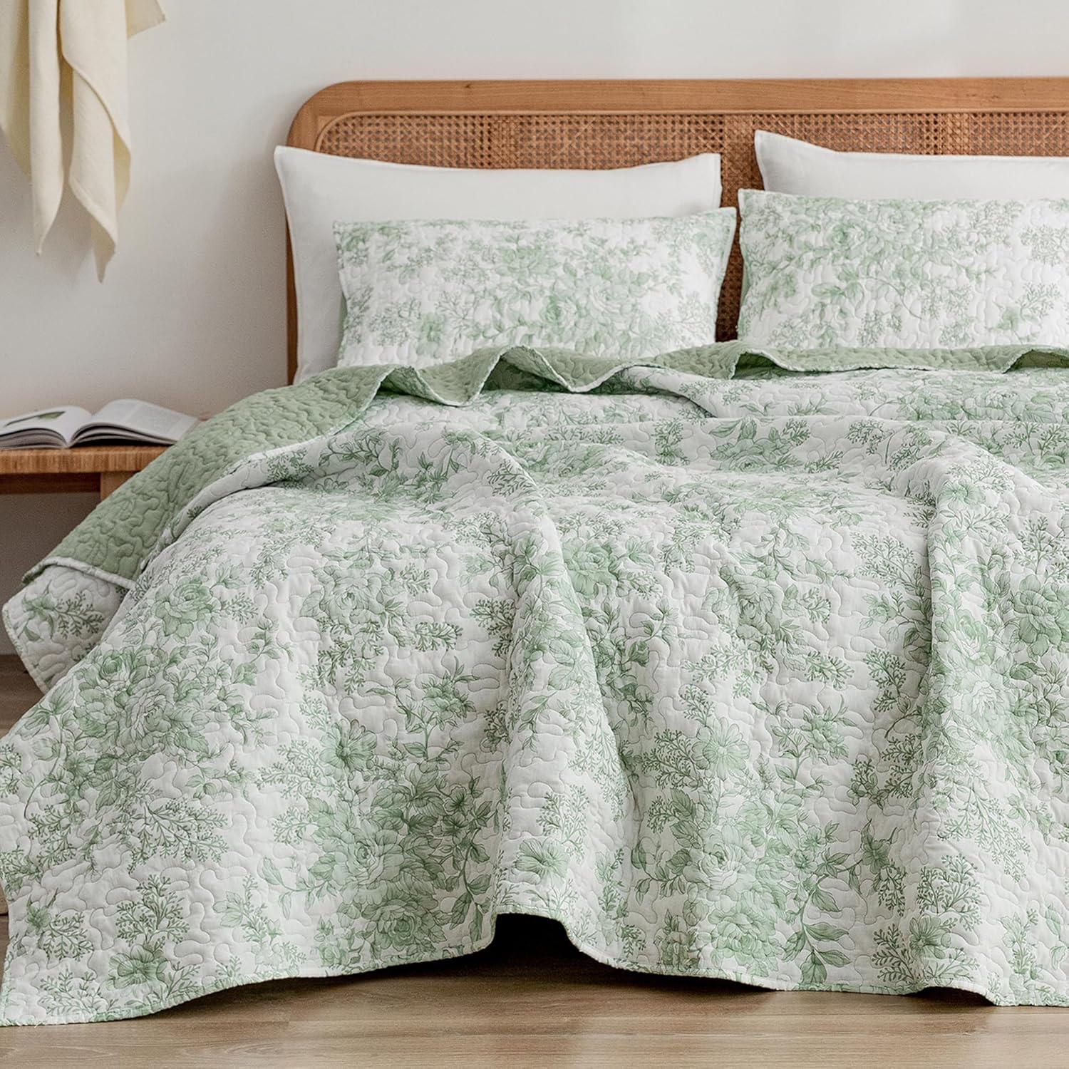Wonderful Spring Fresh Quilt, Sage Green Floral Bedspread Queen Size, 3 Piece Cotton Vintage Farmhouse Bedding Set, Machine Washable Lightweight Soft Bed Cover for All Season | breathable material, Hypoallergenic soft