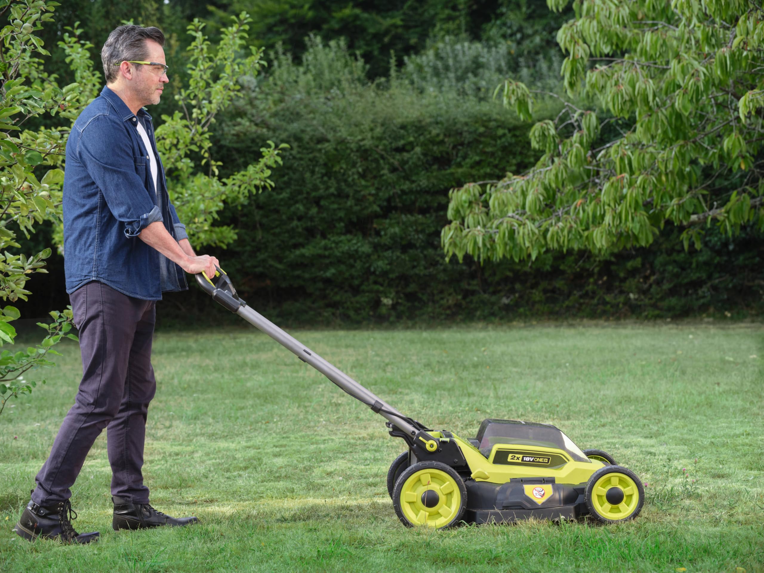 RYOBI Tondeuse tractée sans Fil 18V One+™ RY18LMXSP51A-0 – Tonte Pelouse, Grand Jardin, Mulching, Ramassage – 51 cm – sans Batterie ni Chargeur