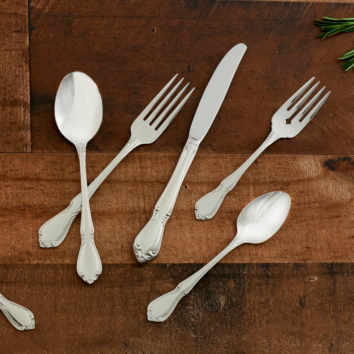 Oneida Silverware Set, Chateau 5-Piece Fine Flatware Place Setting, Service For 1, Dishwasher Safe, 18/10 Stainless Steel, Knives Spoons And Forks, Kitchen and Dining Utensils Set (Silver, 5 Piece)